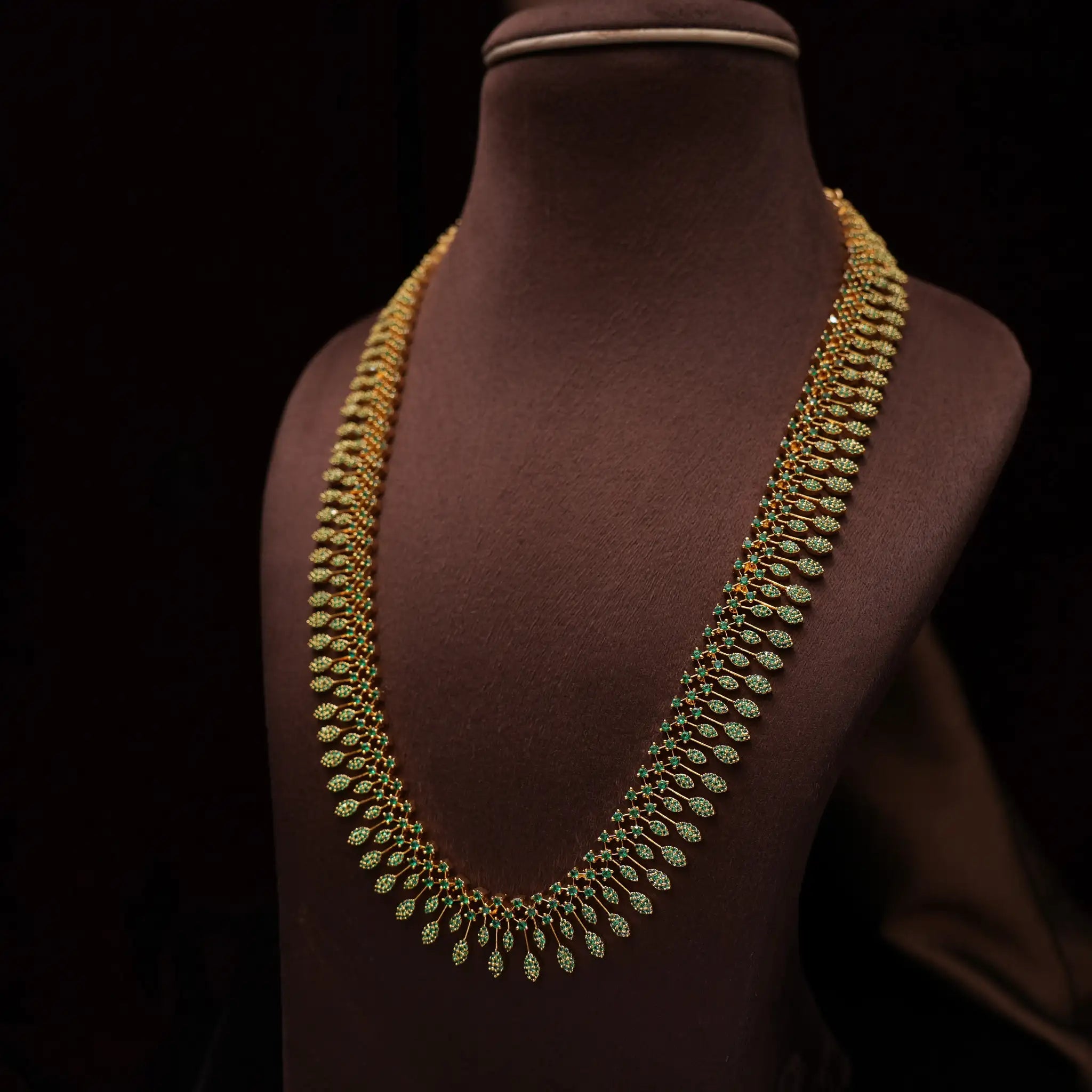 Aruni Zircon Necklace