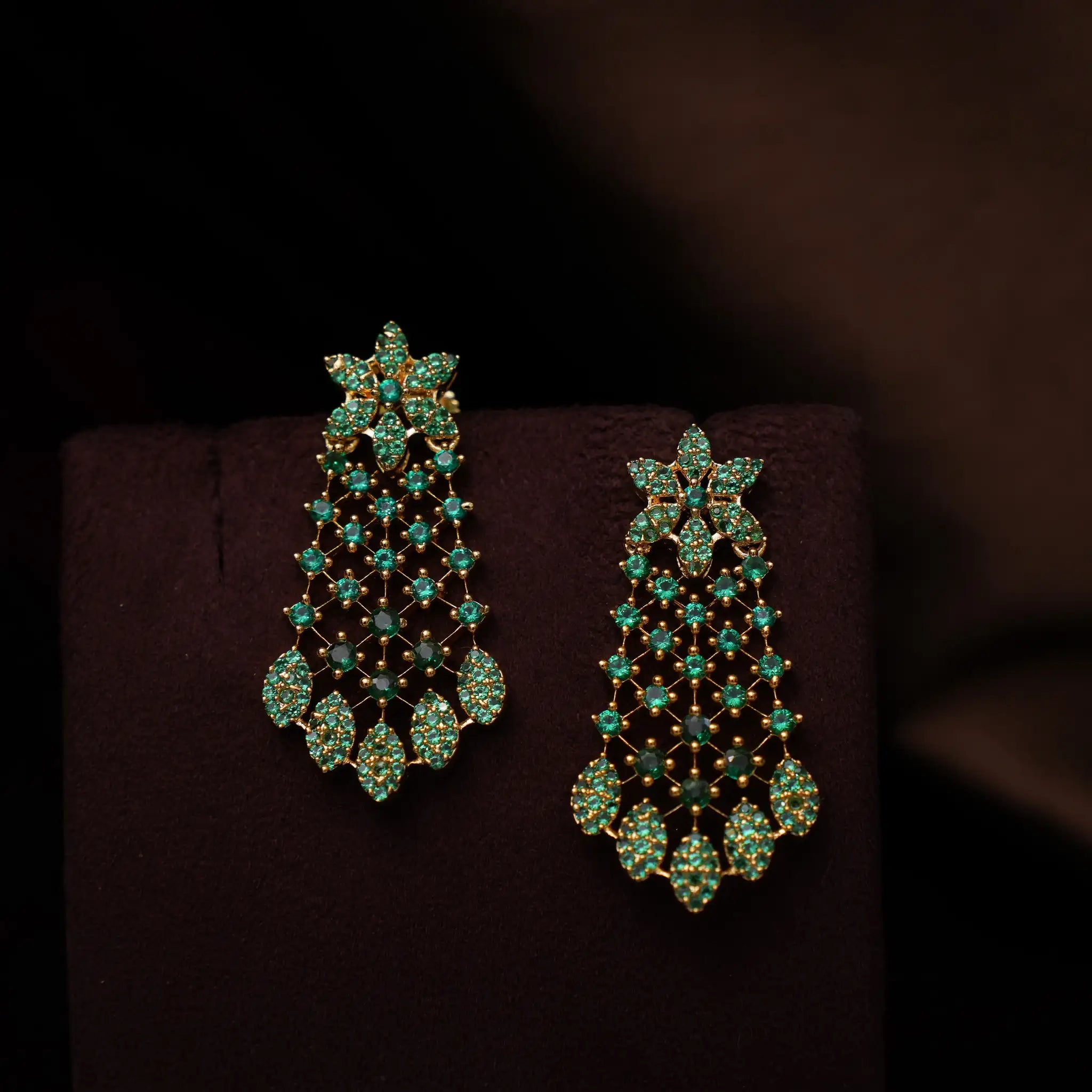 Aruni Zircon Necklace