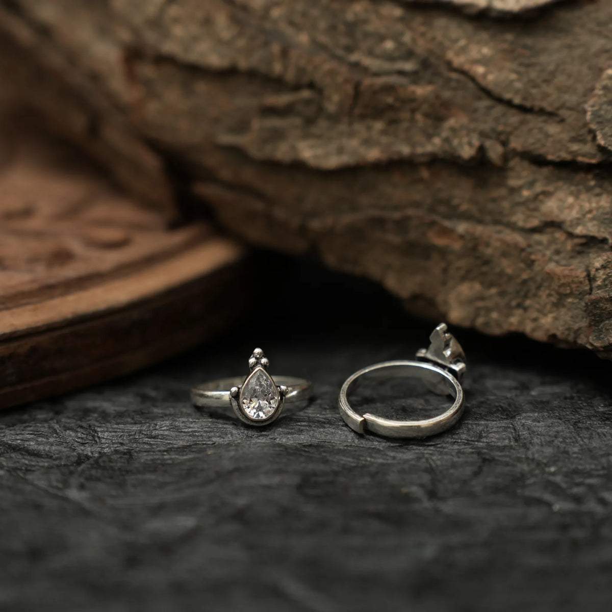 Avyuktha Silver Toe Ring - white