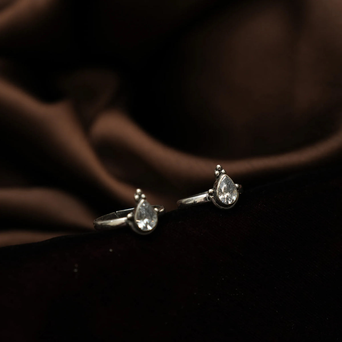 Avyuktha Silver Toe Ring - white