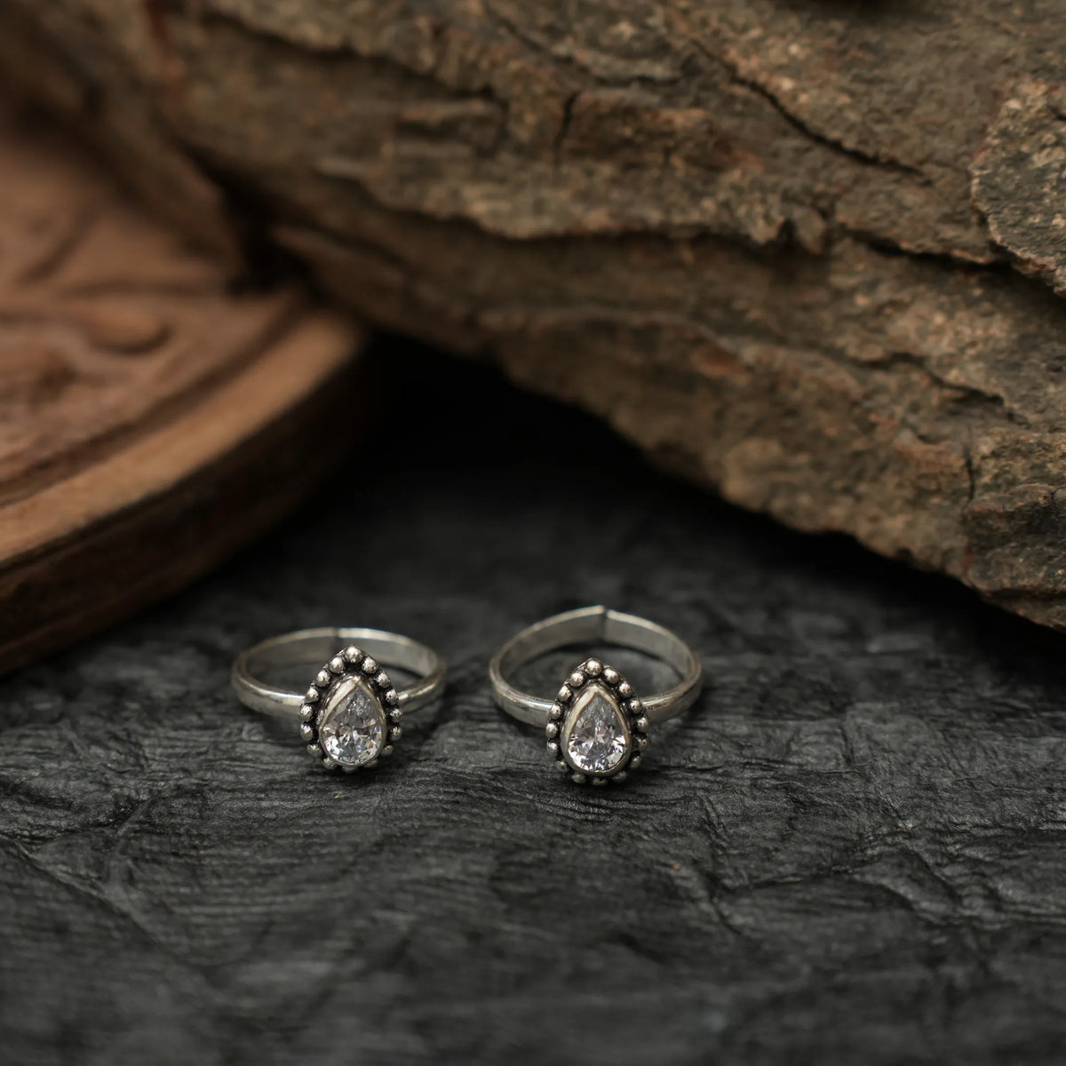 Dityaa Silver Toe Ring - White