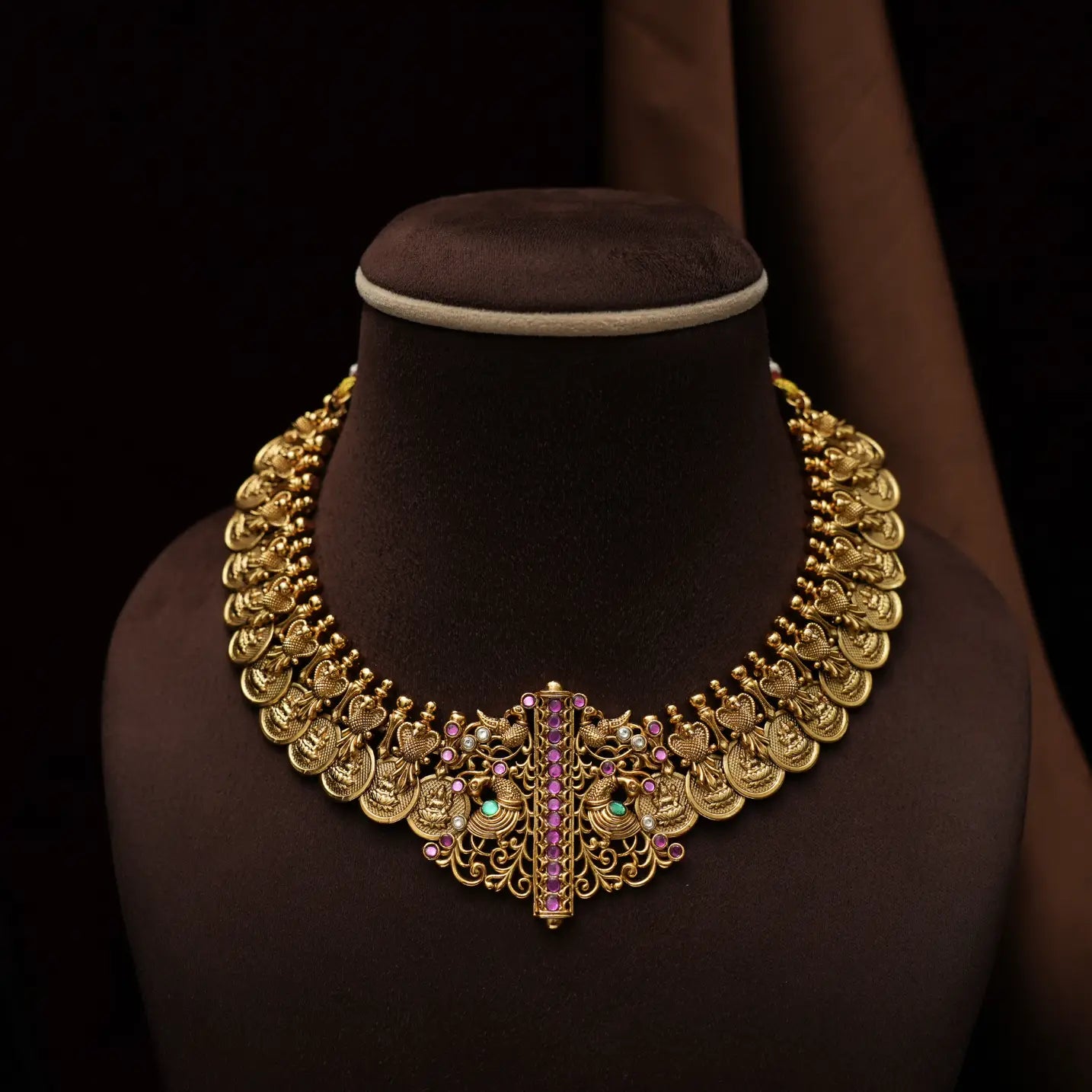 Eleanor Antique Necklace - Red Short