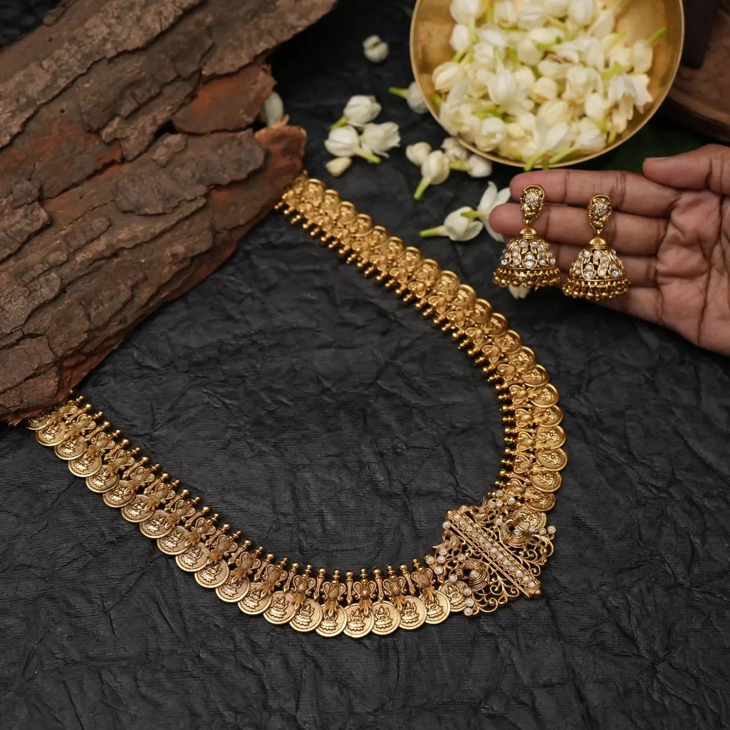 Eleanor Antique Necklace - White Long