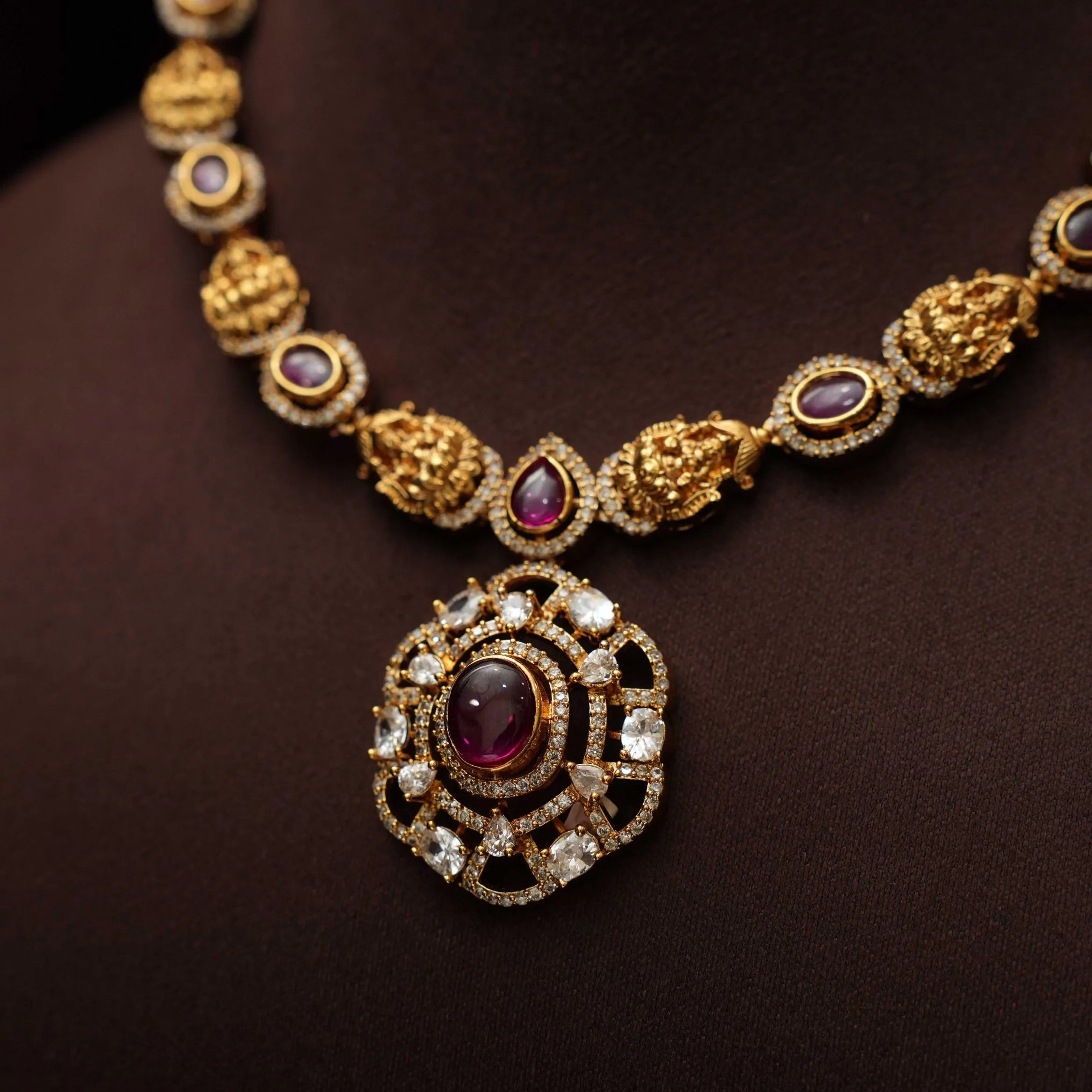 Elin Antique Necklace - Red