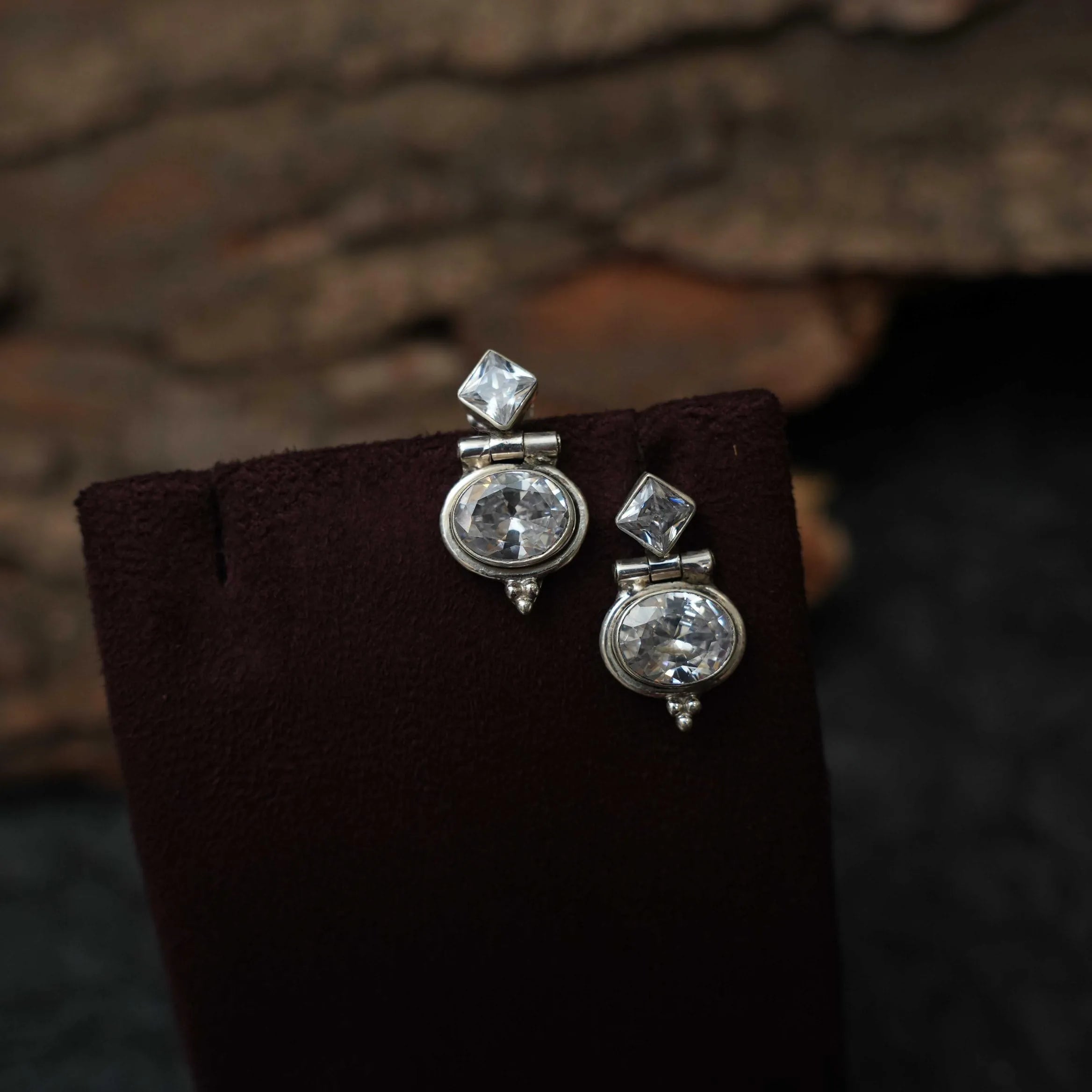 Ganagi Silver Oxidised Ear Stud - White