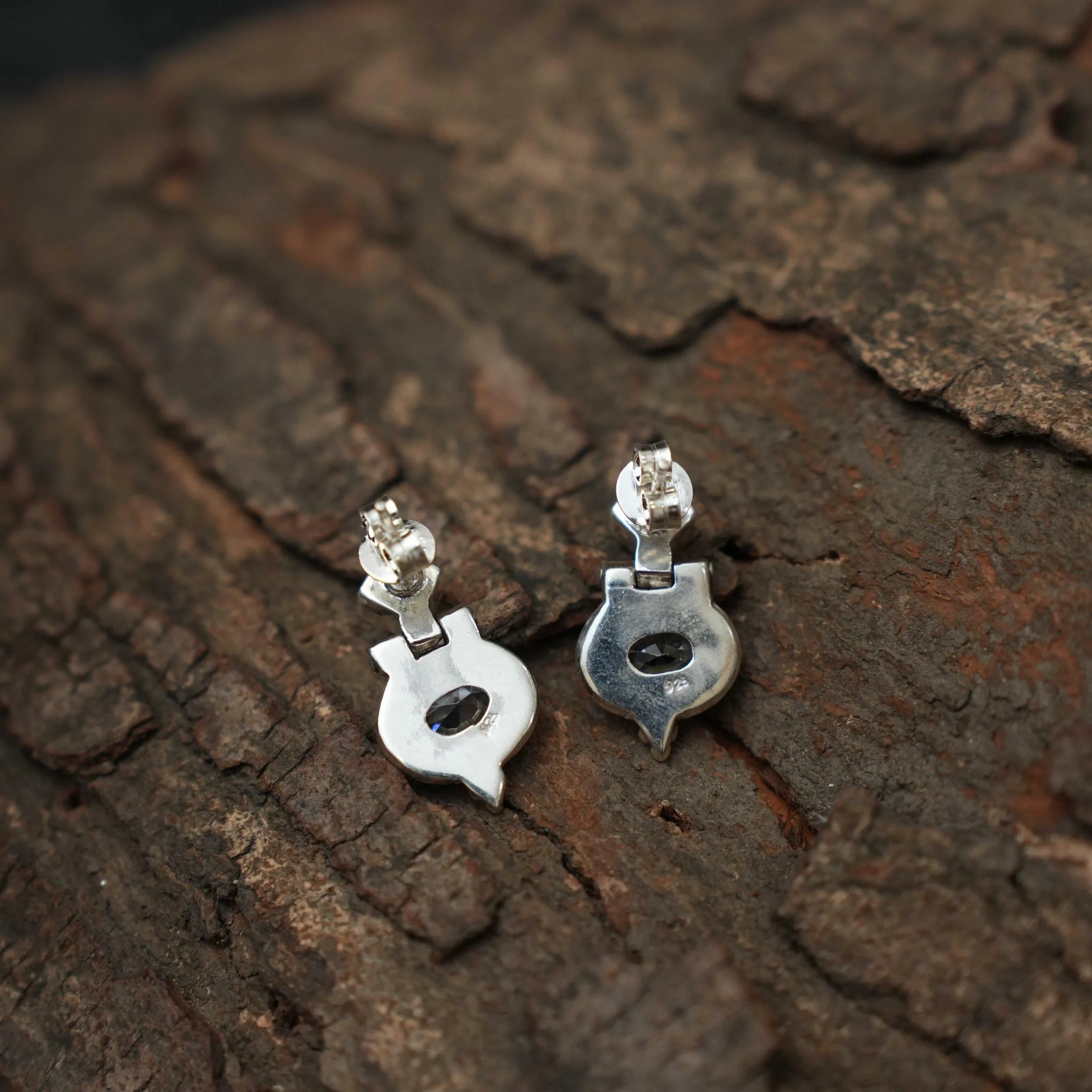 Ganagi Silver Oxidised Ear Stud - White