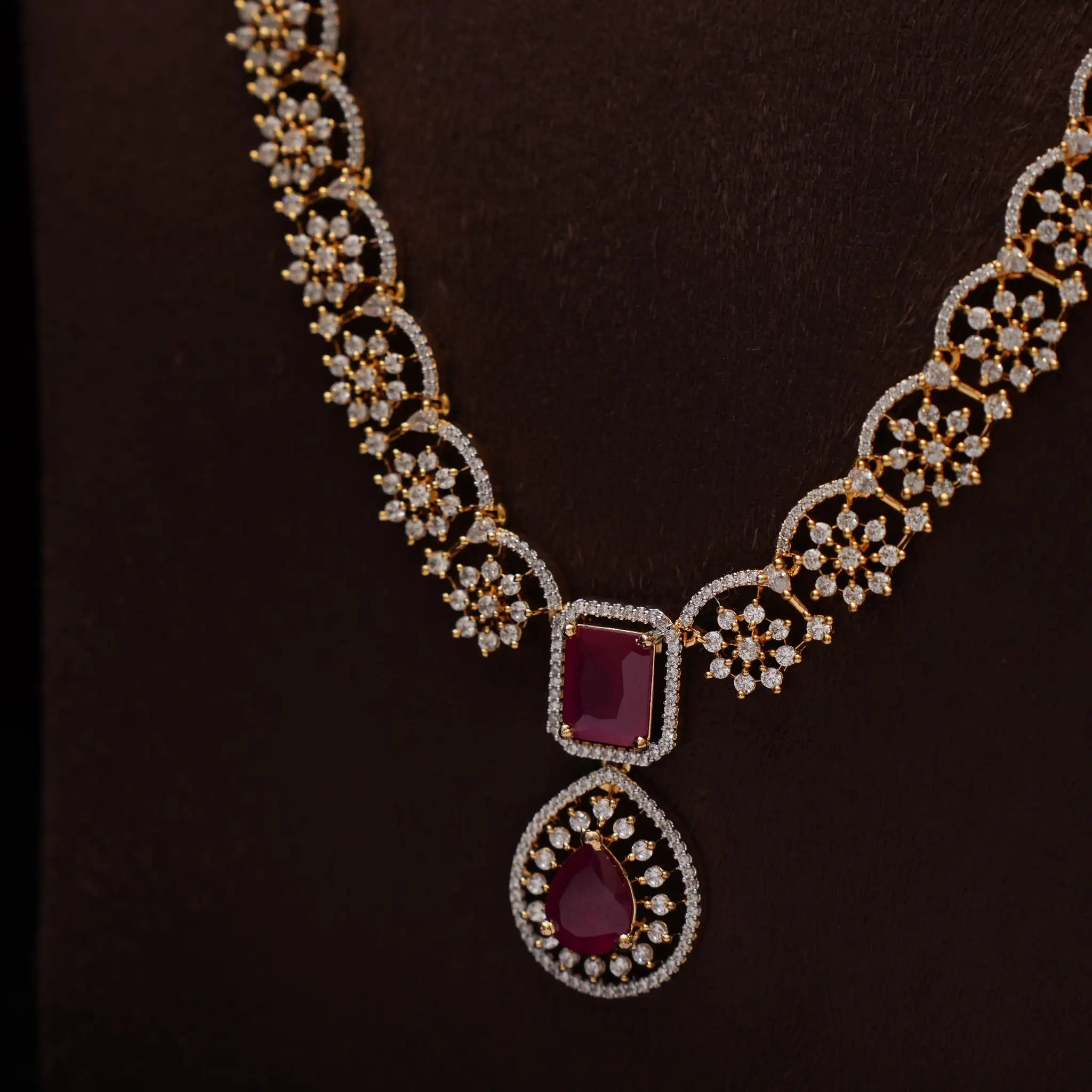 Gupila Zircon Necklace