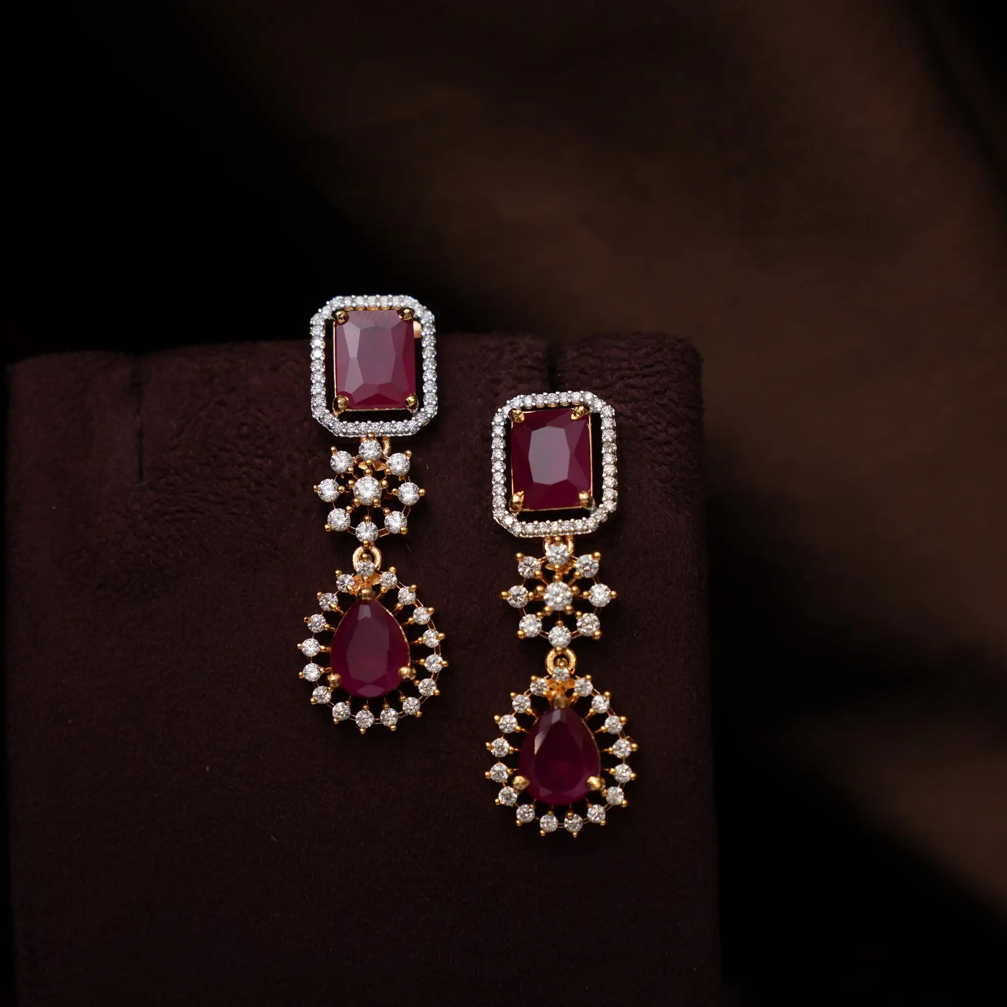Gupila Zircon Necklace