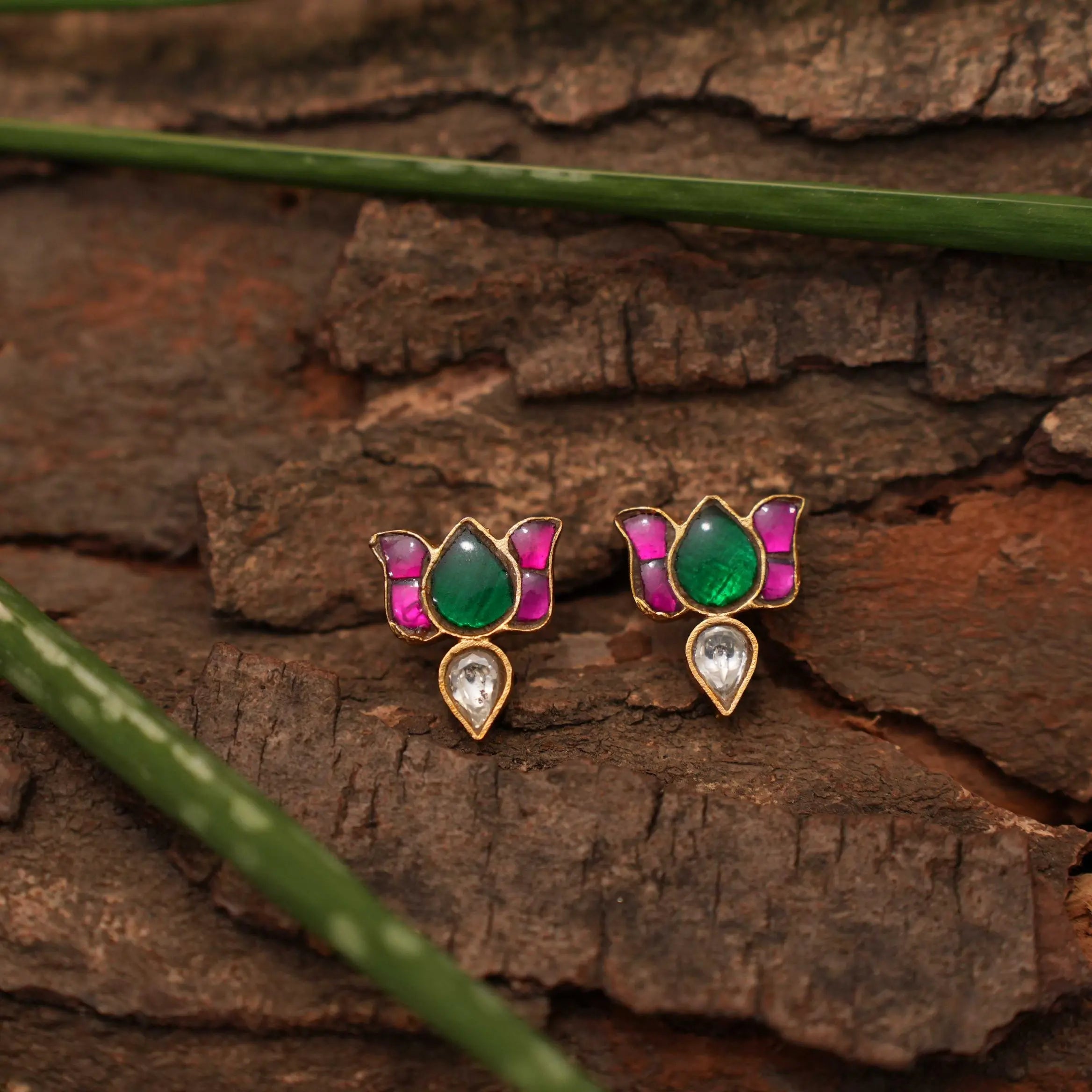 HIya Silver Ear Stud