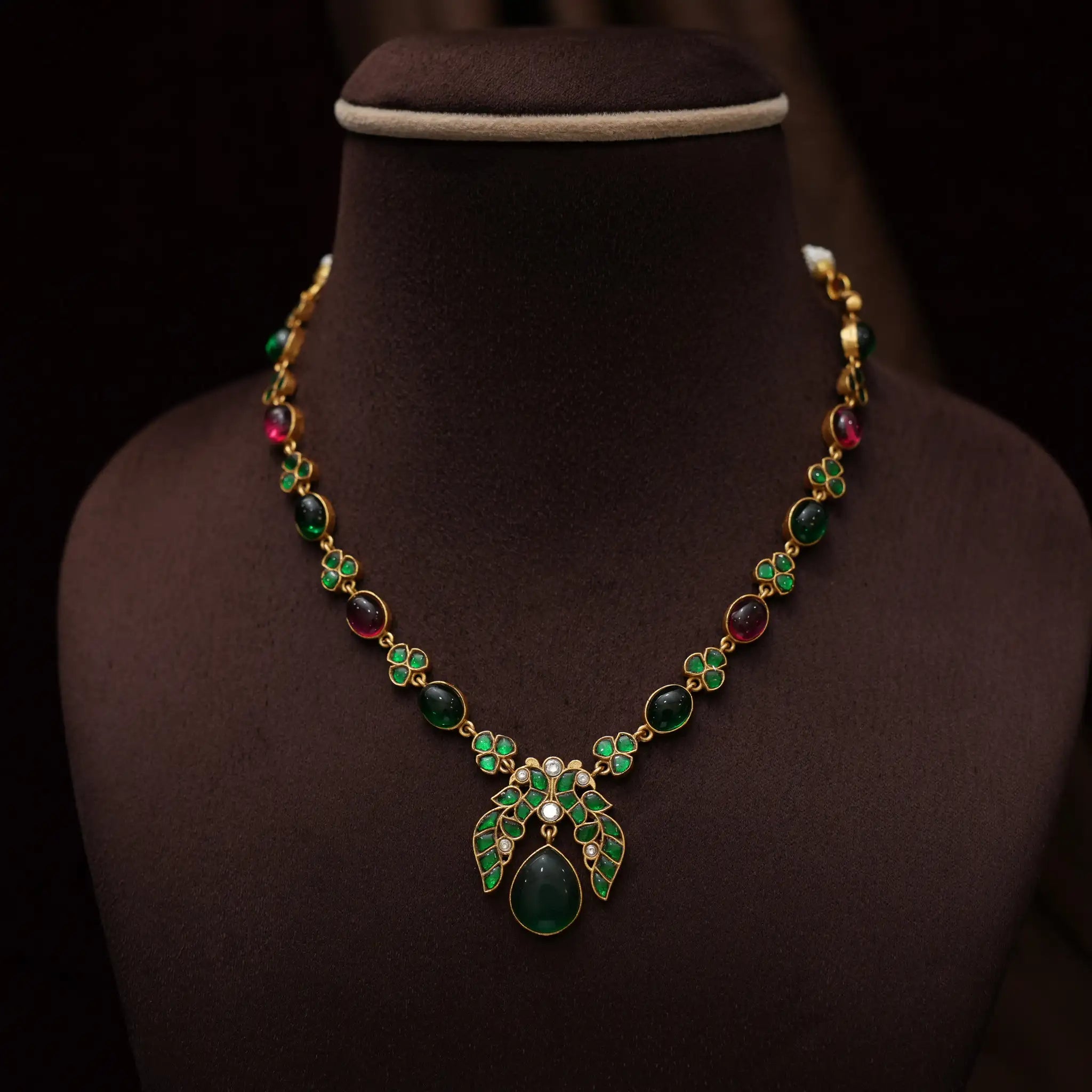 Hradini Polki Necklace - Rova