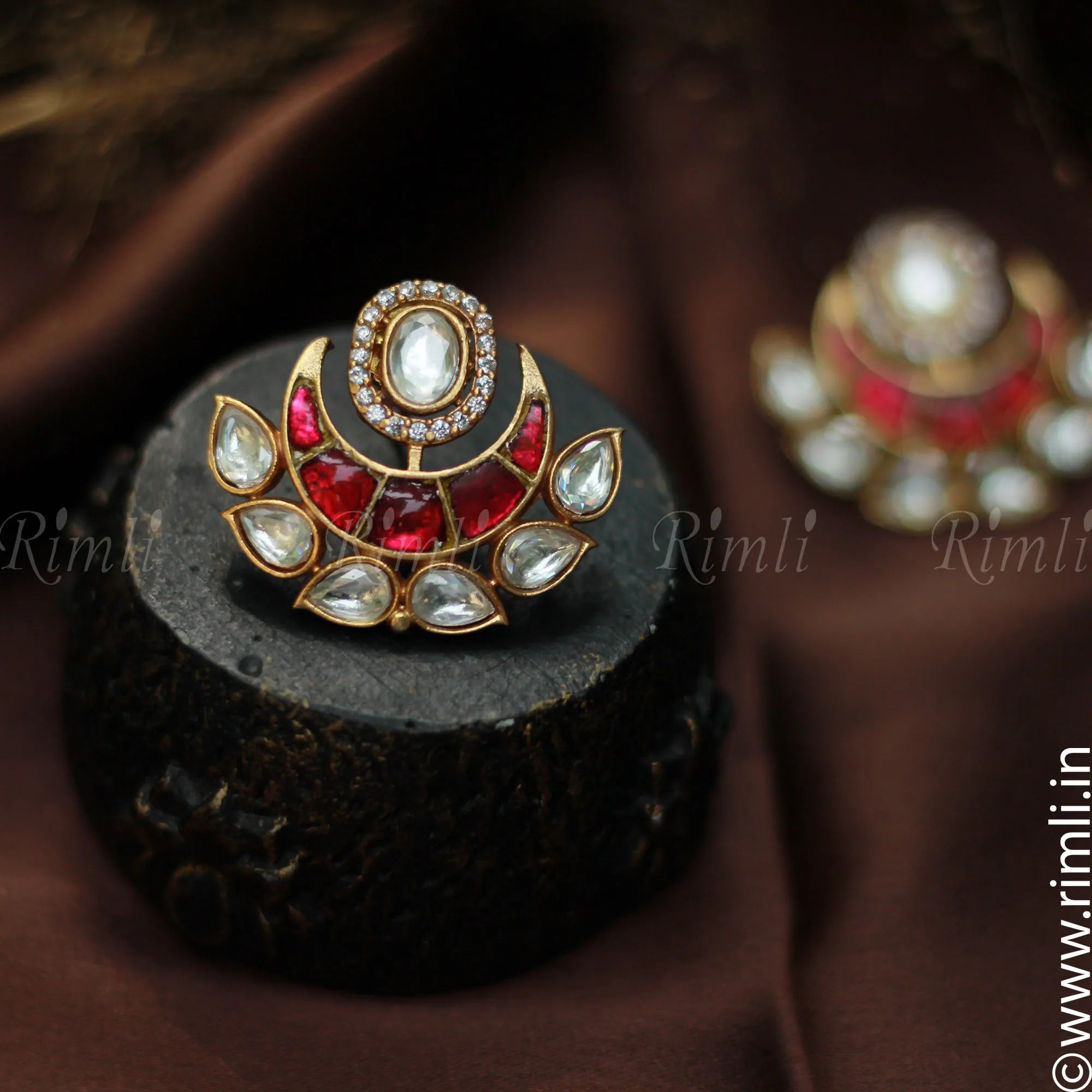 Chand Ear Stud - Red