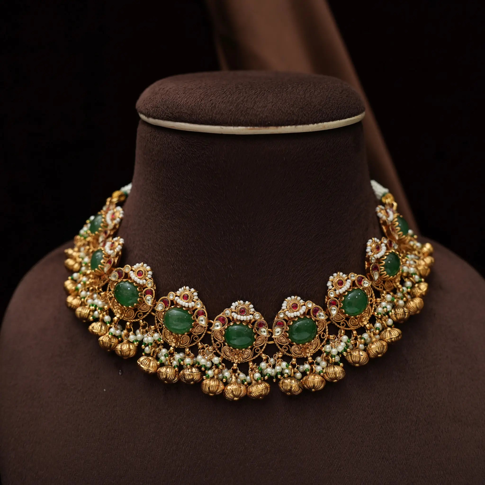 Ilavenil Polki Choker