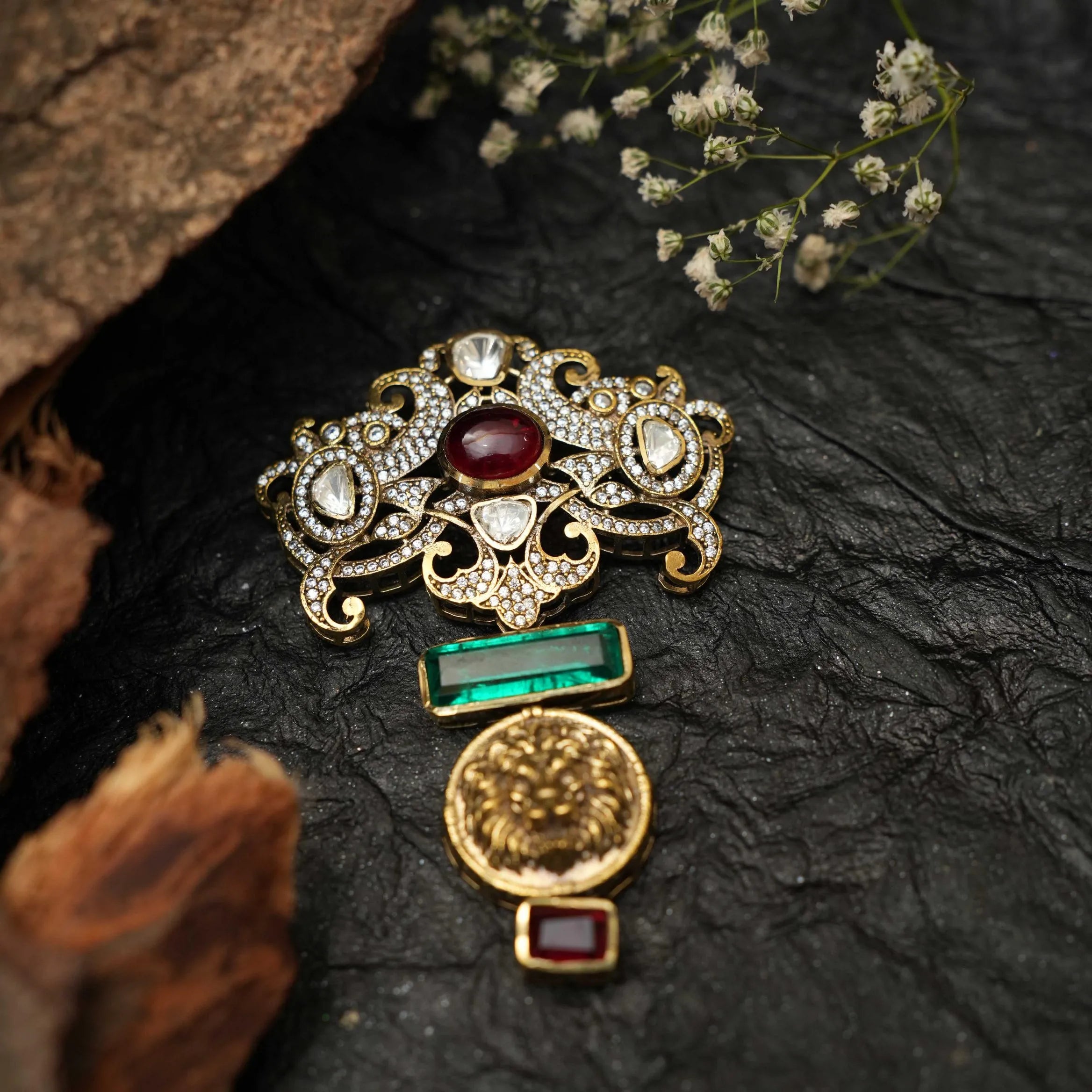 Janvi Saree Pin / Brooch - Red & Green