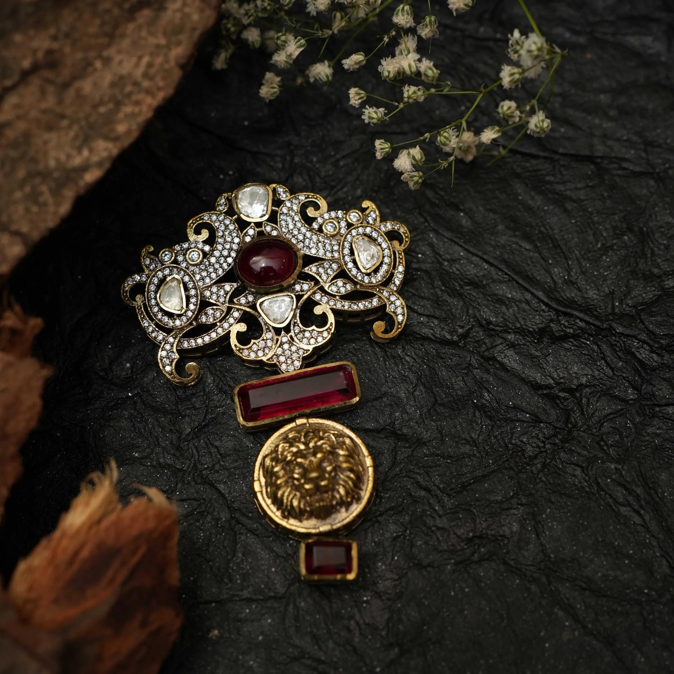 Janvi Saree Pin / Brooch - Red