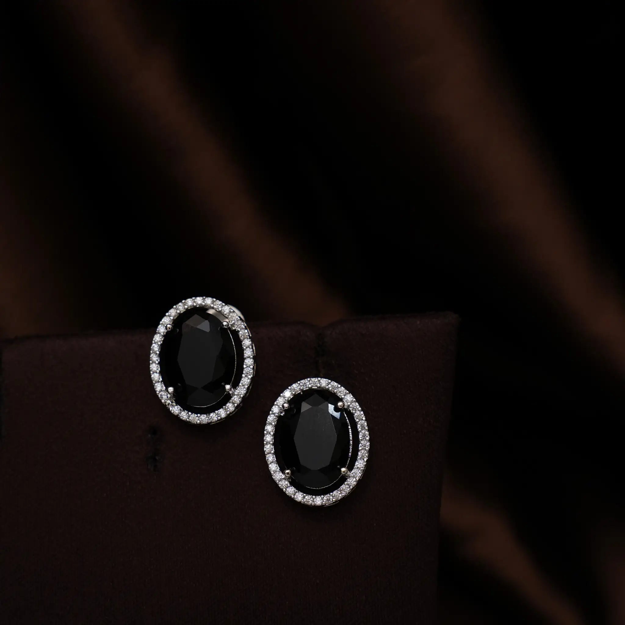 Jayani Zircon Necklace - Black