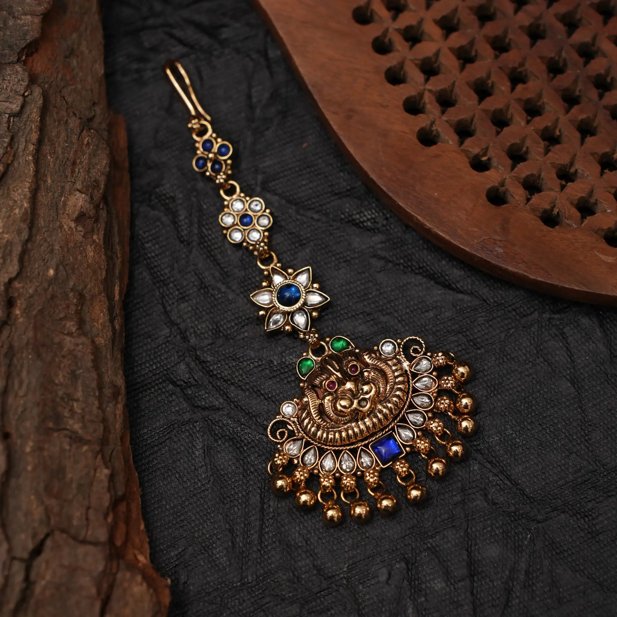 Jinuta Antique Nagas Tikka