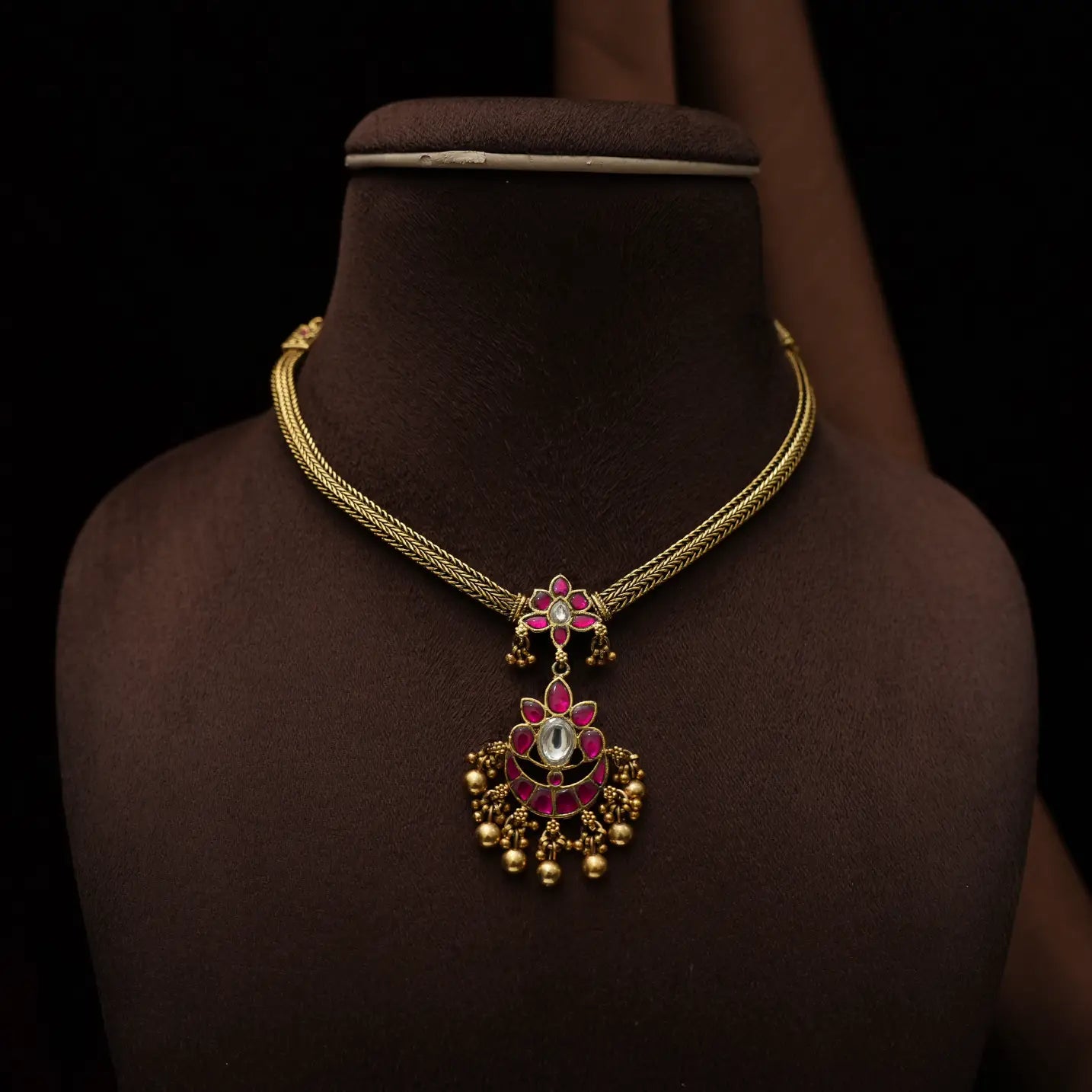 Kapila Antique Attigai Necklace - Red & White