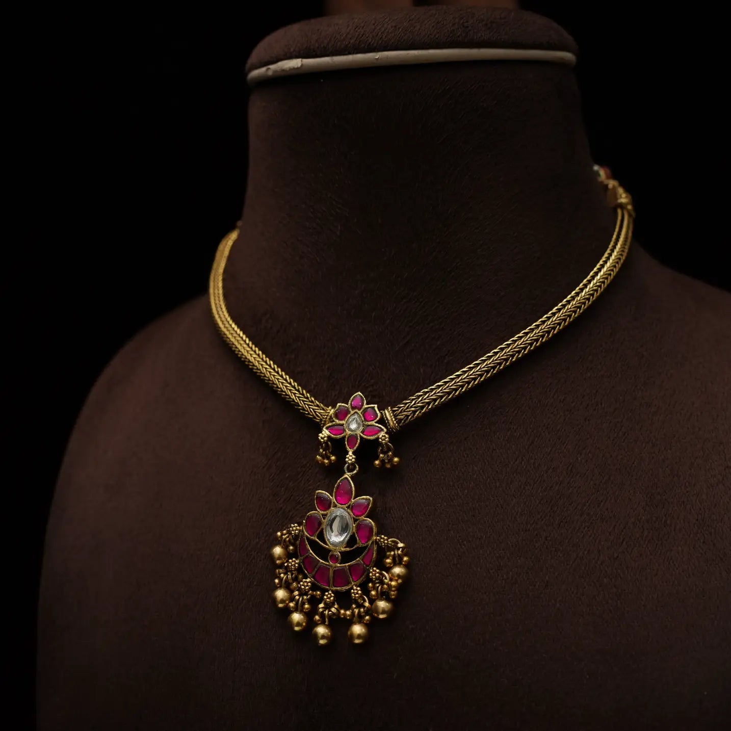 Kapila Antique Attigai Necklace - Red & White