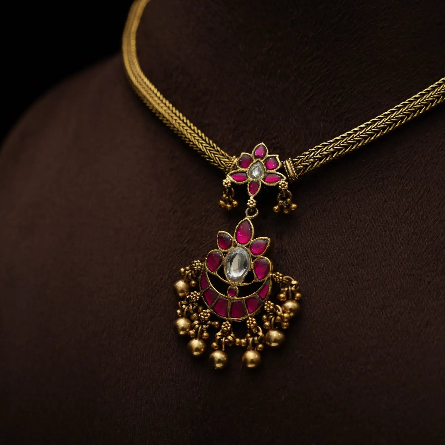 Kapila Antique Attigai Necklace - Red & White