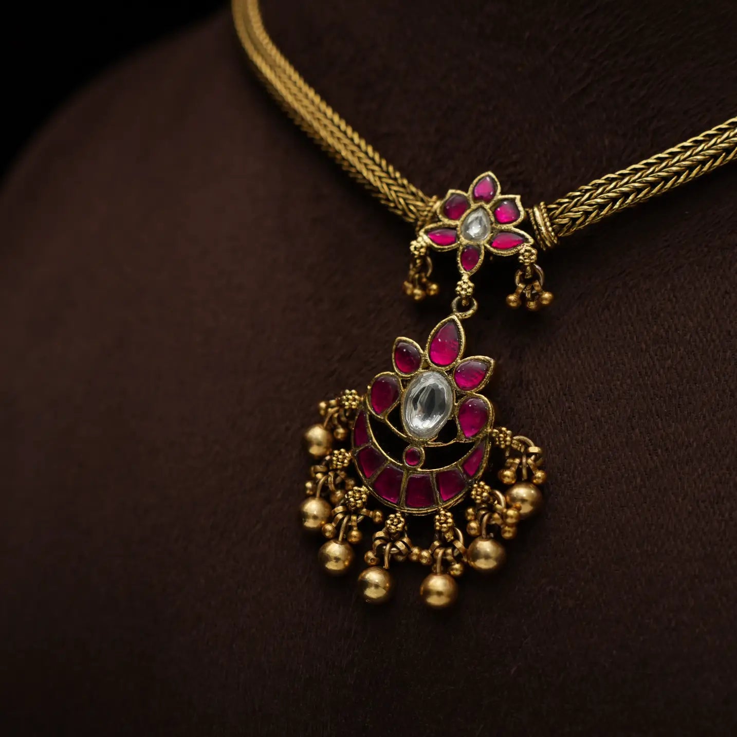 Kapila Antique Attigai Necklace - Red & White