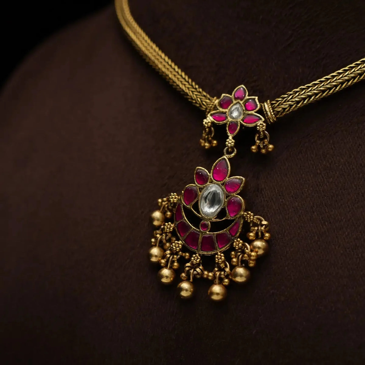 Kapila Antique Attigai Necklace - Red & White