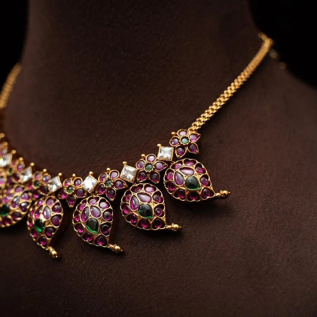 Ketaki Antique Mango Neckace - Red & White