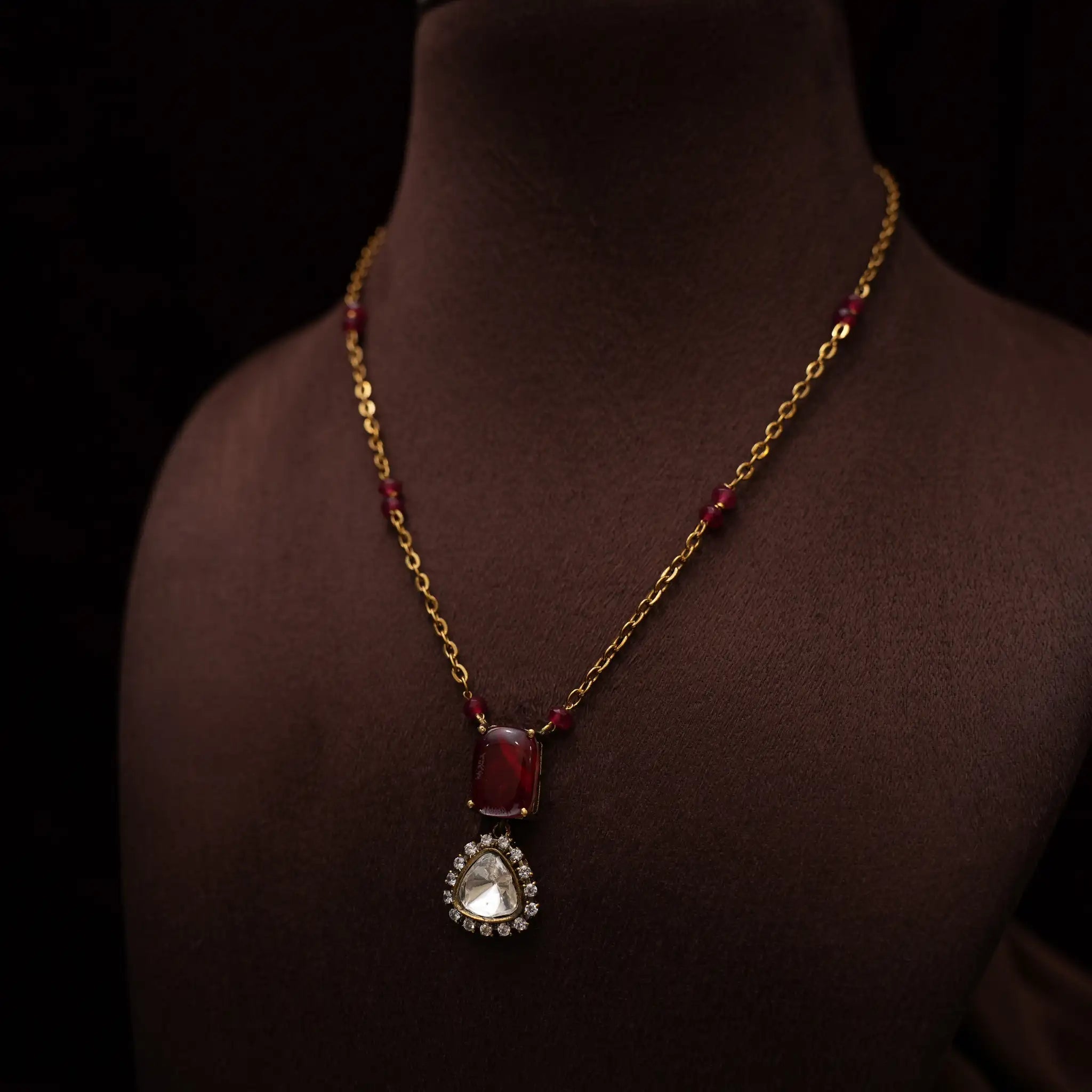 Kritay Victorian Minimal Necklace - Red