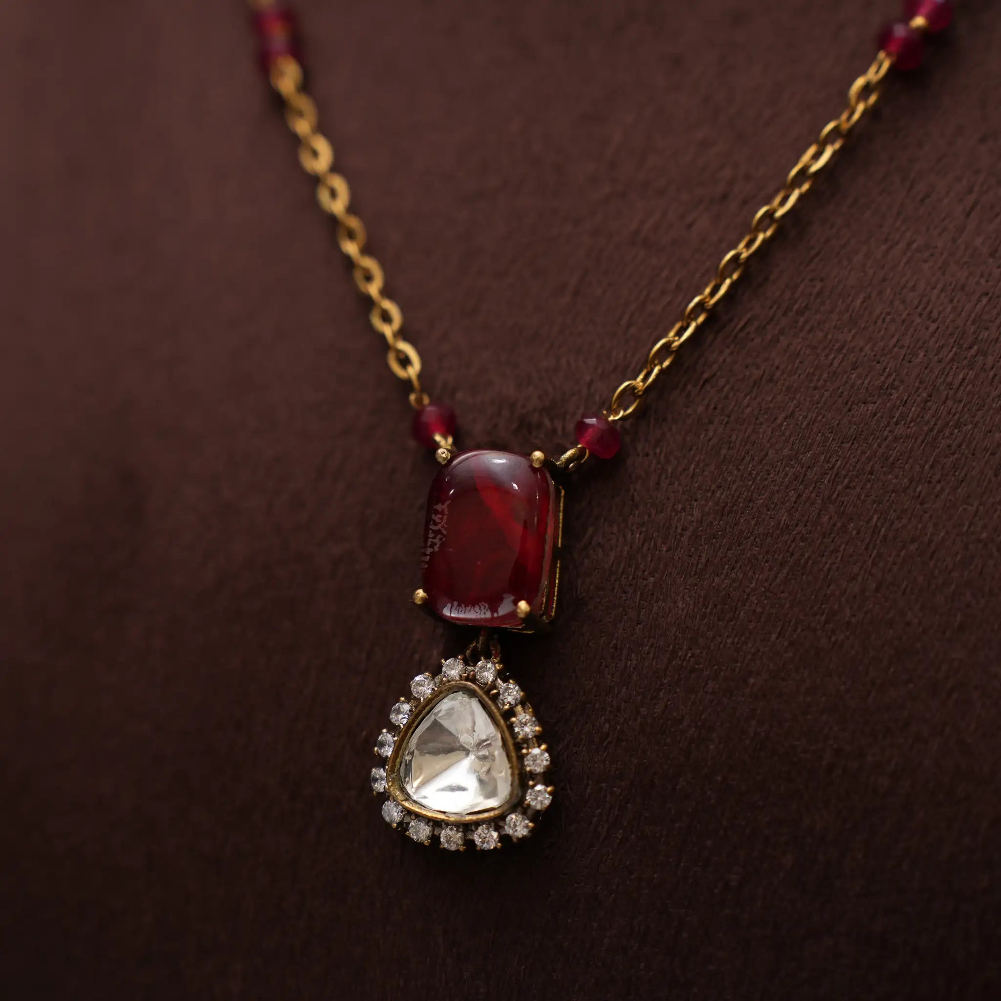 Kritay Victorian Minimal Necklace - Red