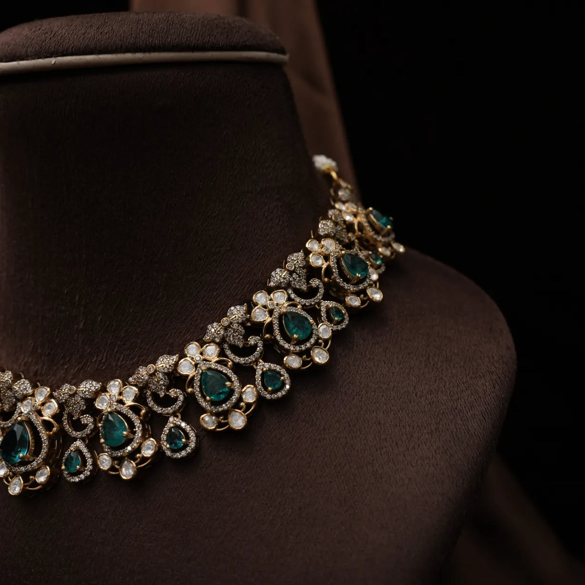 Krivika Silver Moissanite Choker