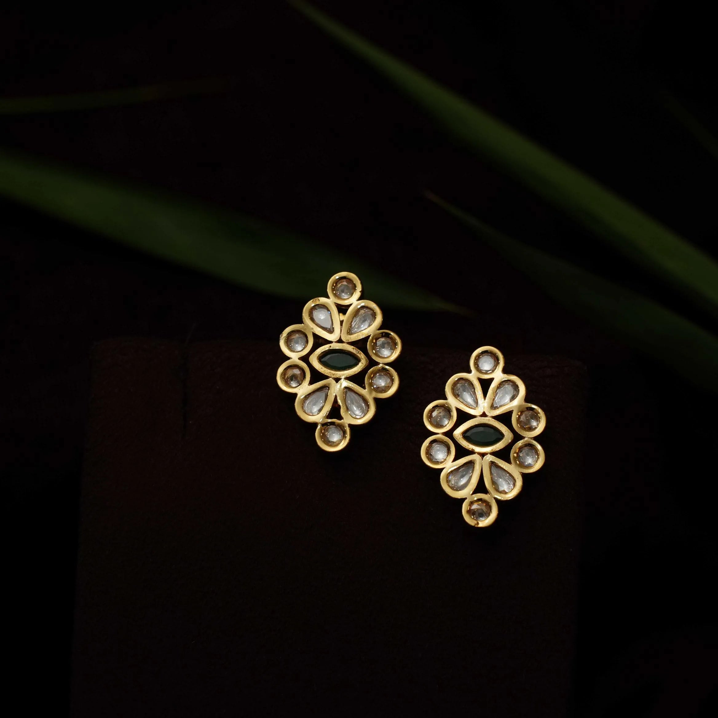 Kshiti Kundan Ear Stud