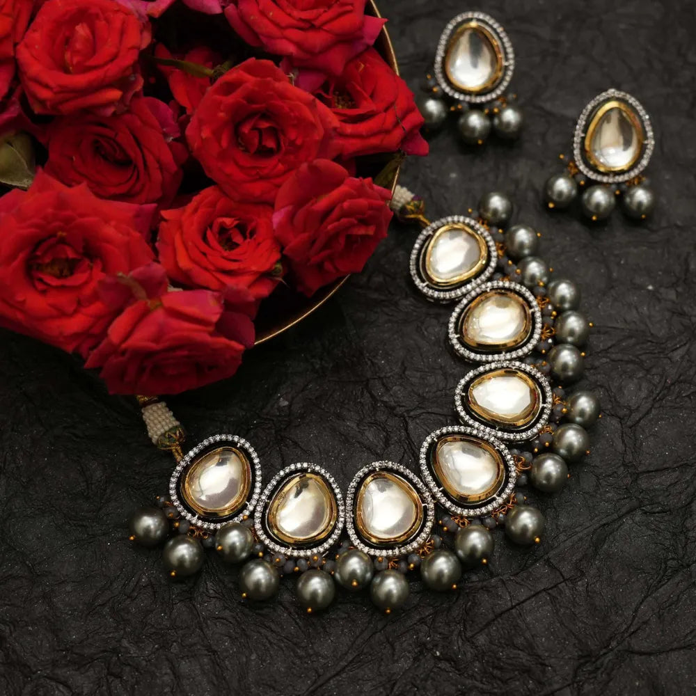 Anuradha Kundan Grey Pearl Choker