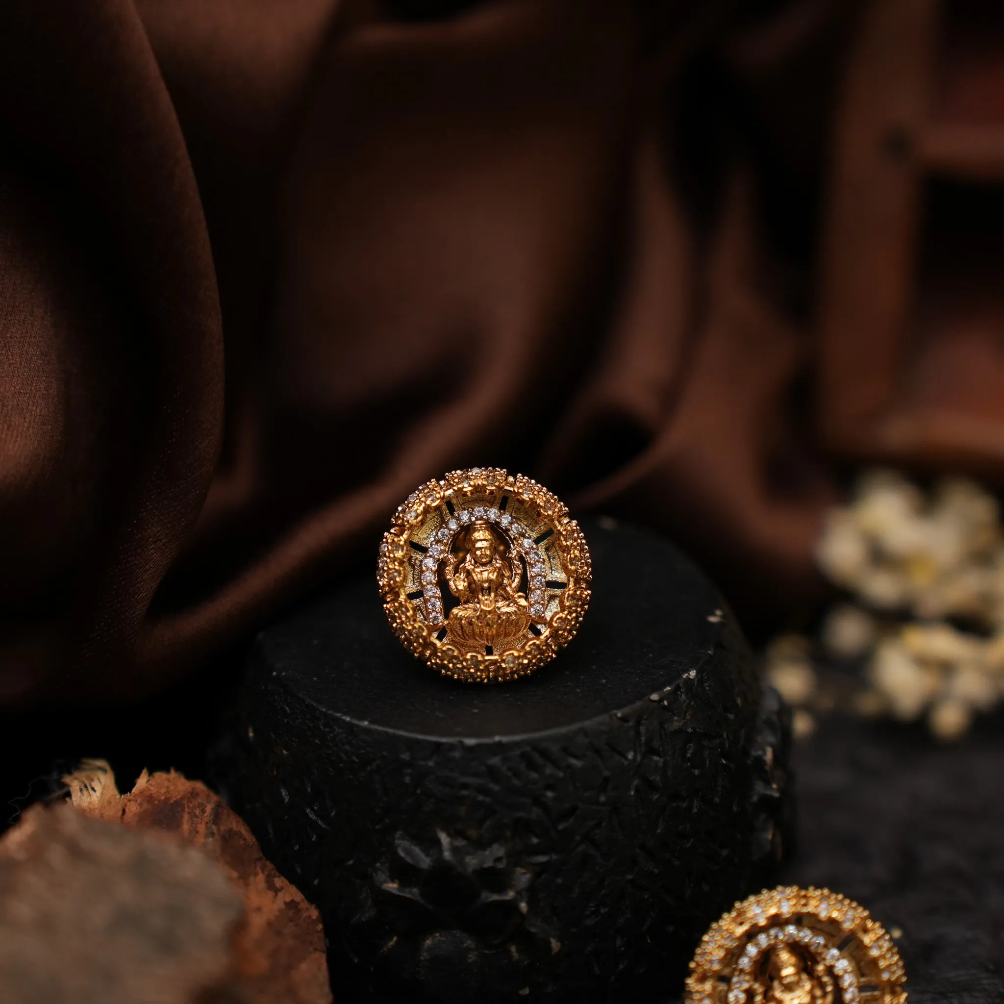 Lavenia Antique Ear Stud - White