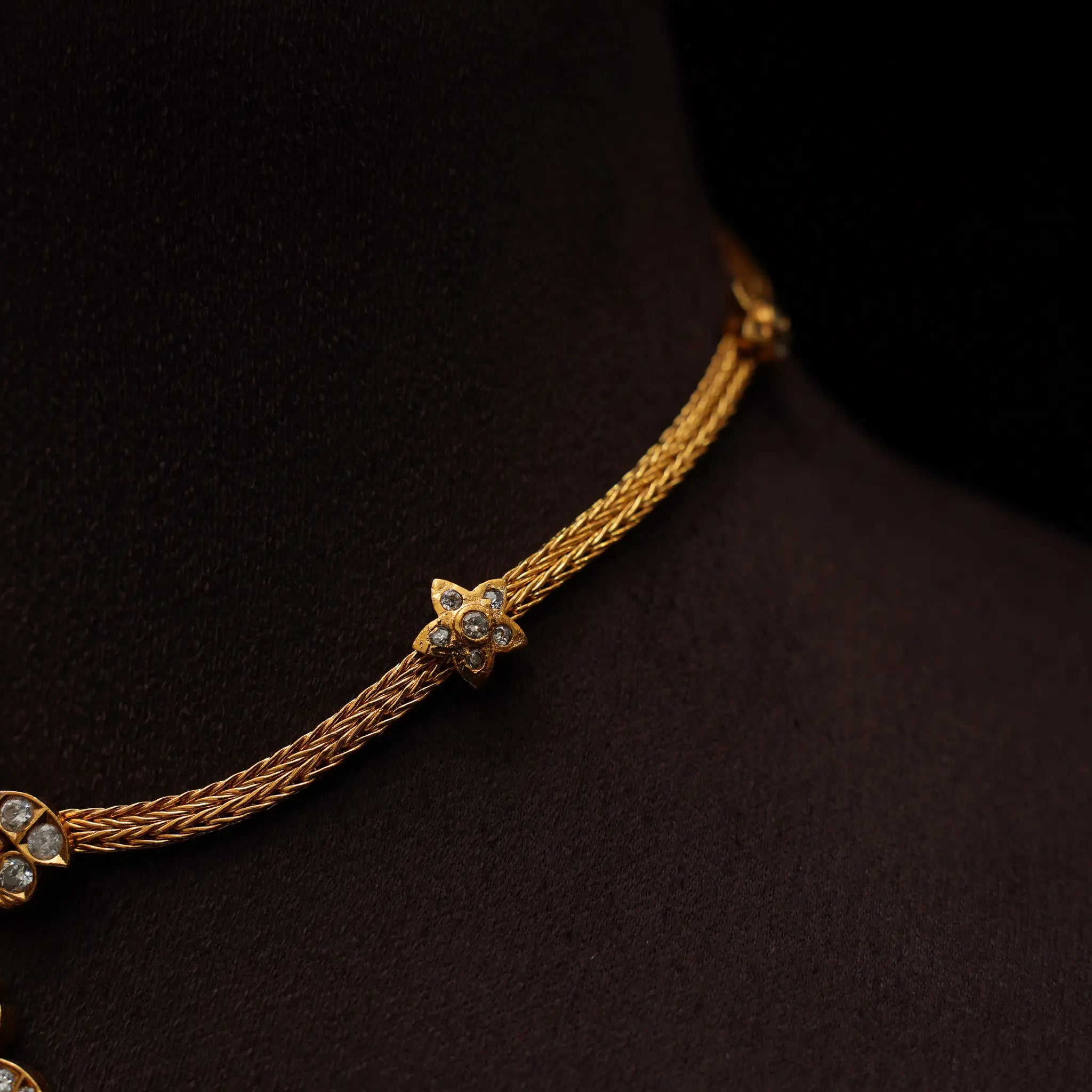 Harini Silver Attigai Necklace