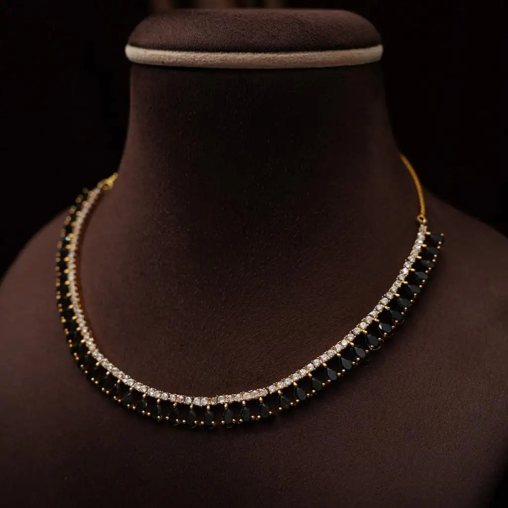 Mandira Zircon Black Necklace