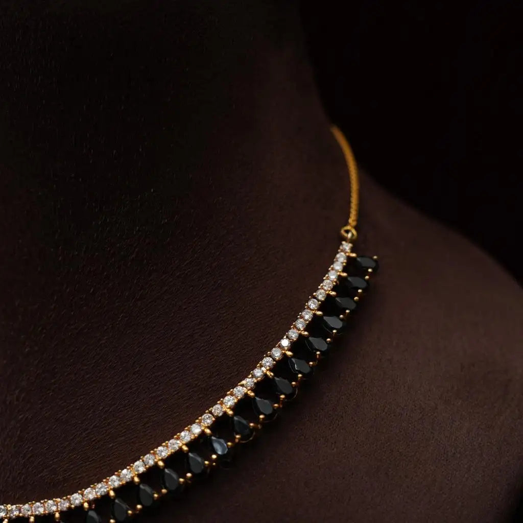 Mandira Zircon Black Necklace
