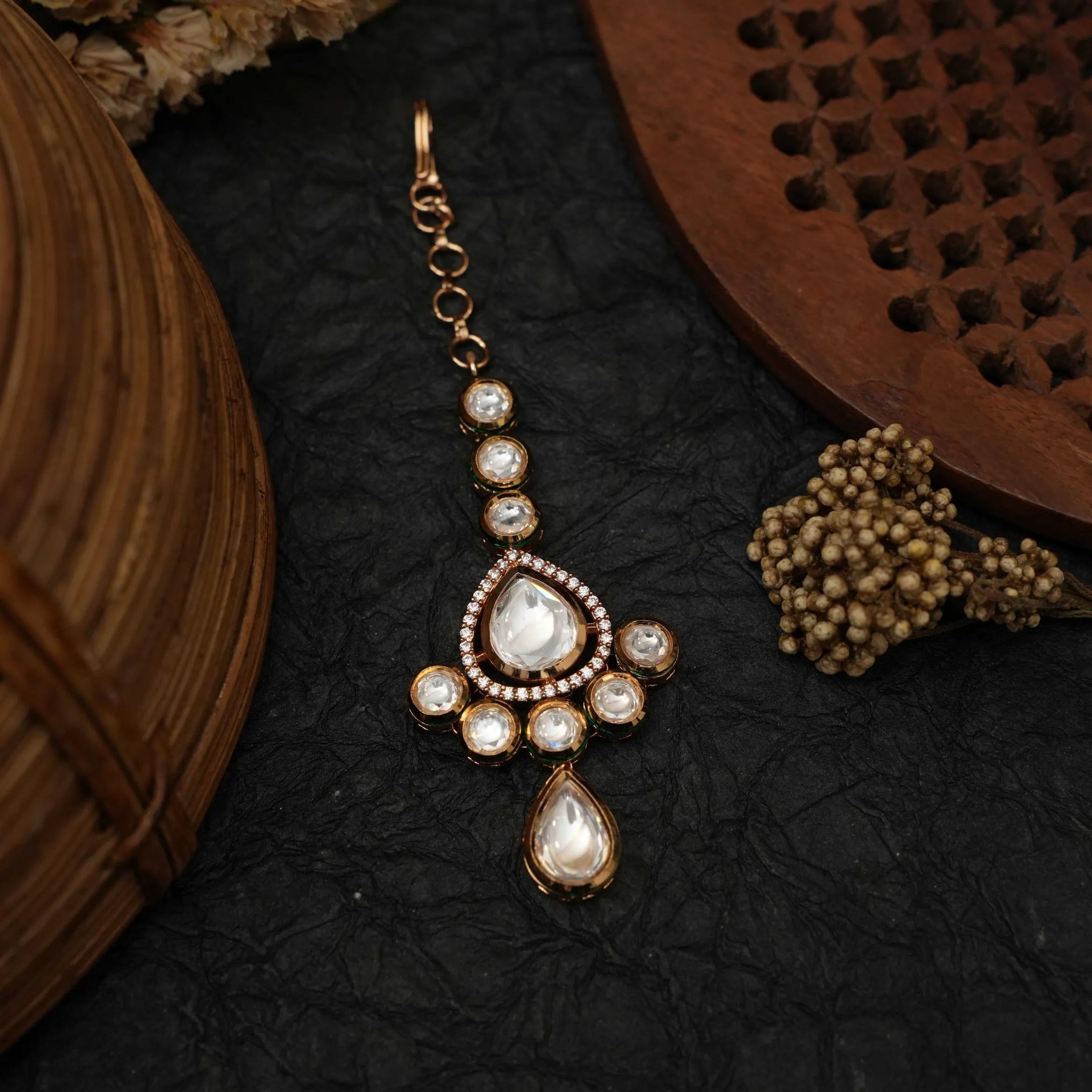 Meera Kundan Tikka - White