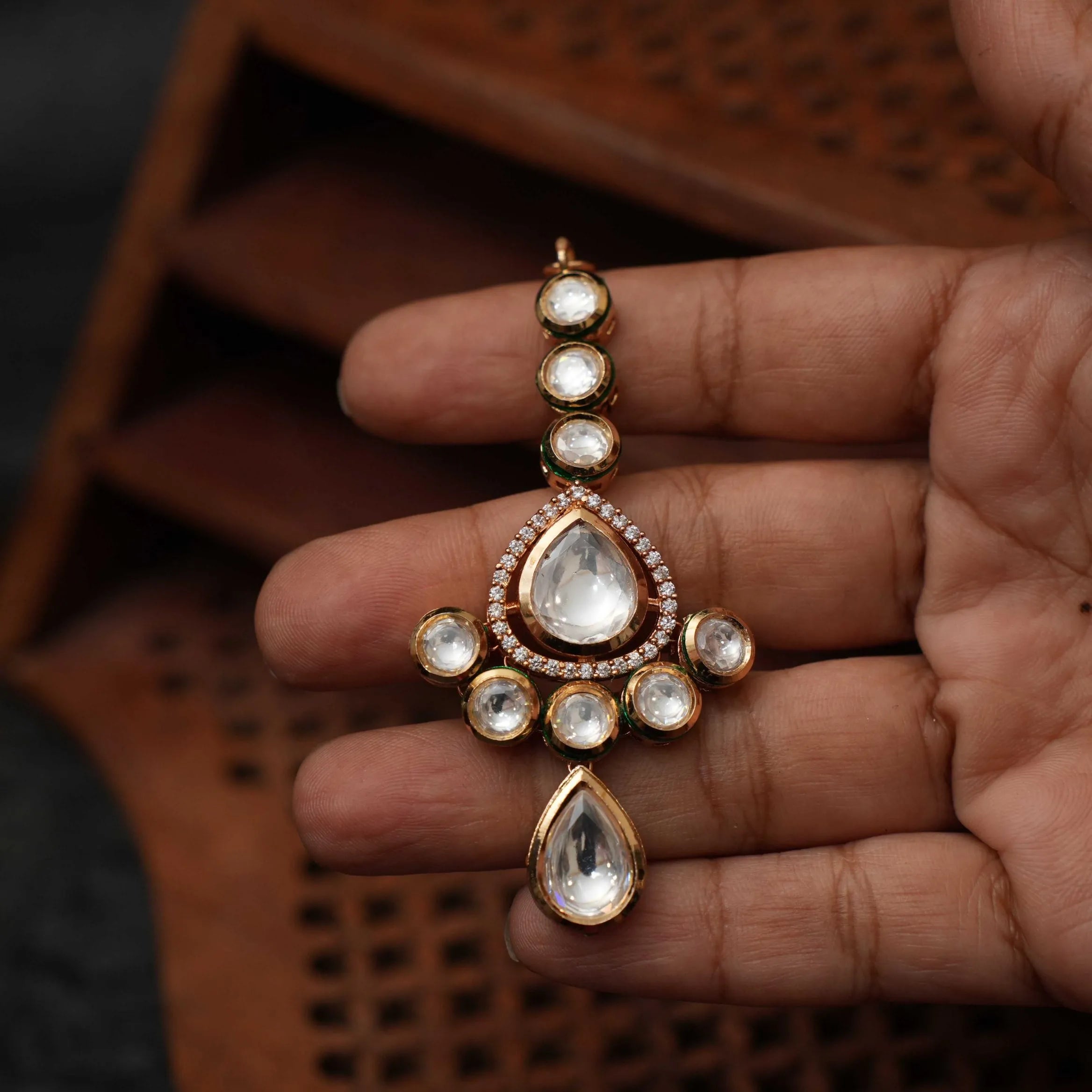 Meera Kundan Tikka - White