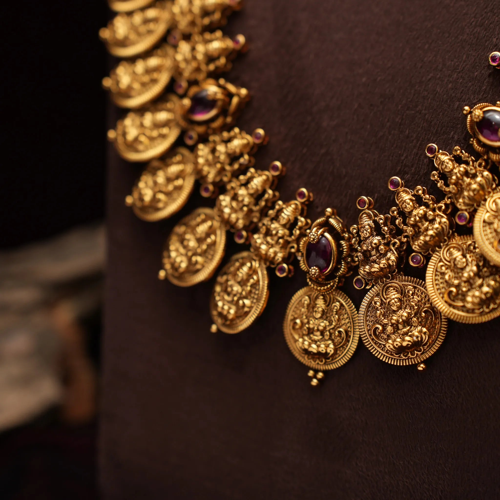Mila Antique Necklace - Red