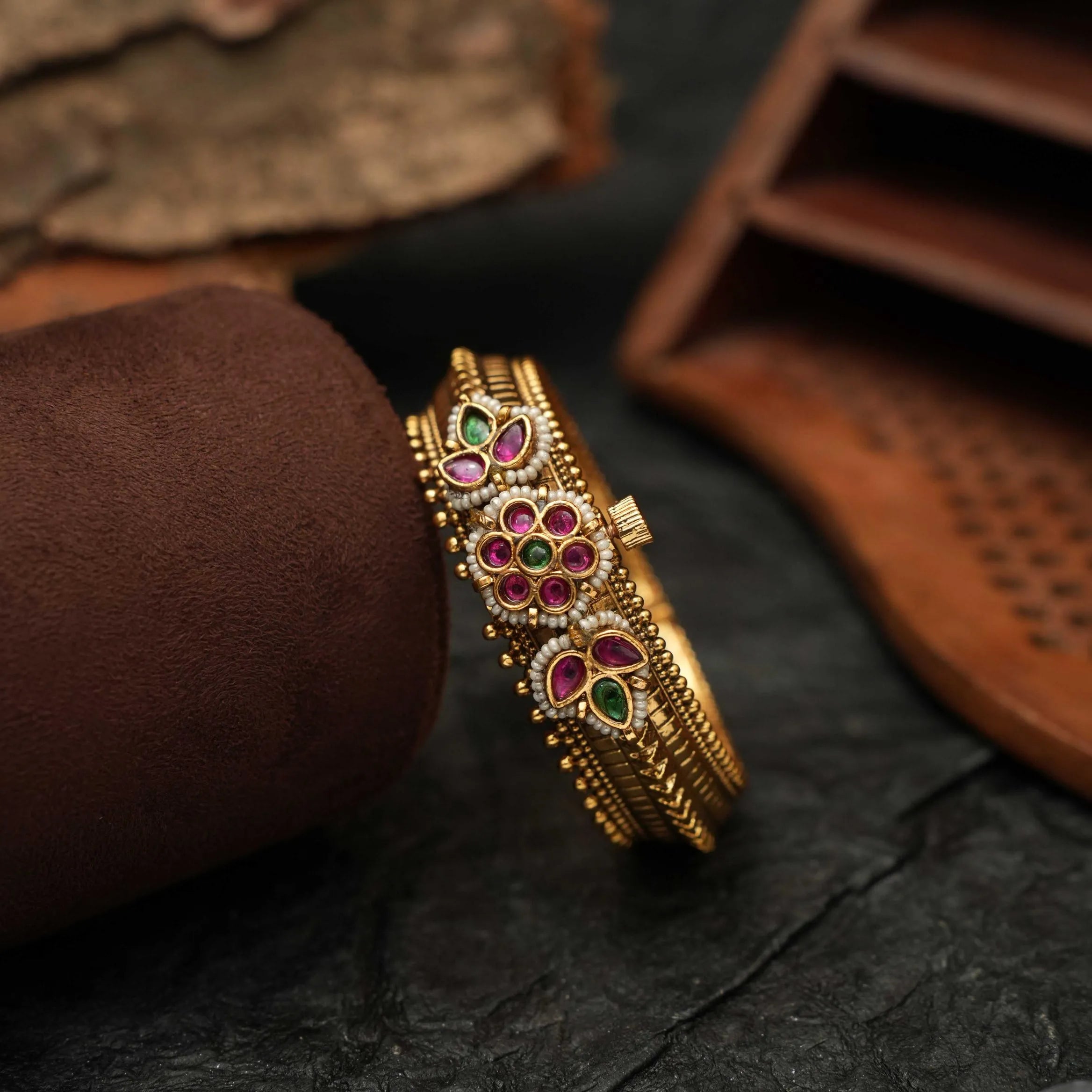 Nainika Antique Bangle