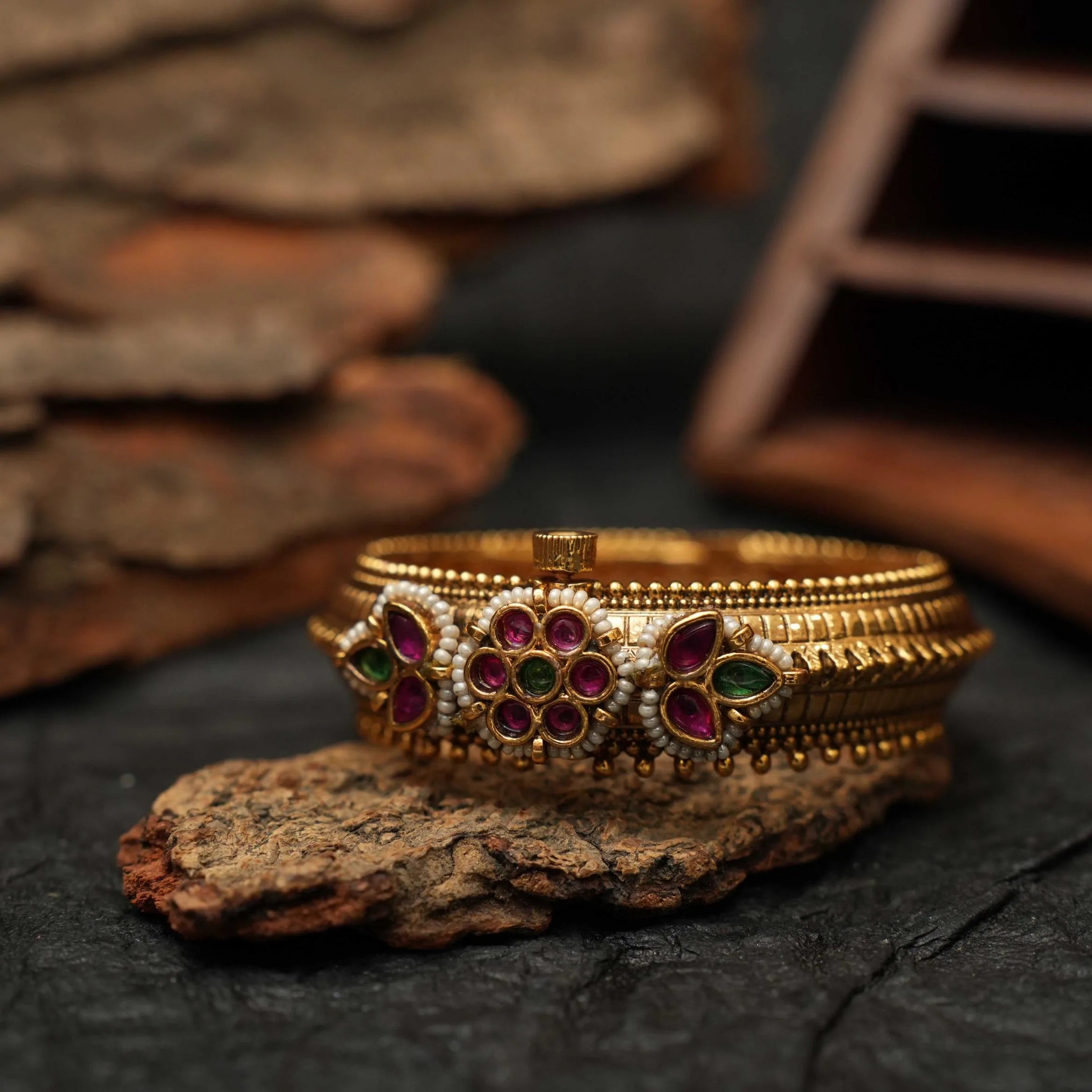 Nainika Antique Bangle