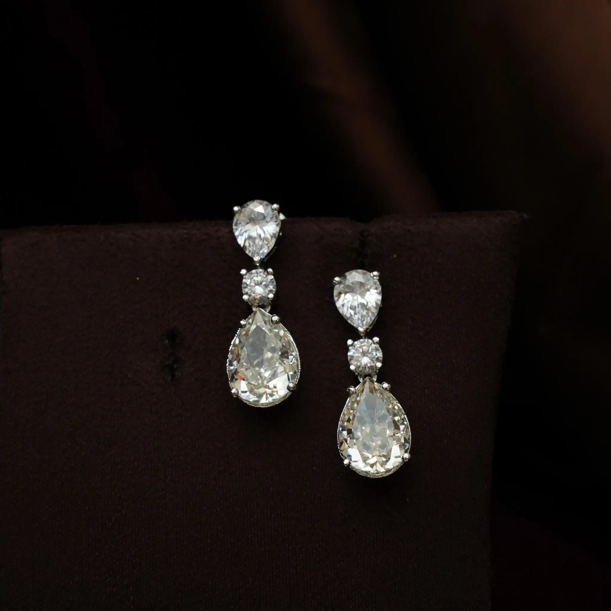 Nistara Zircon Necklace