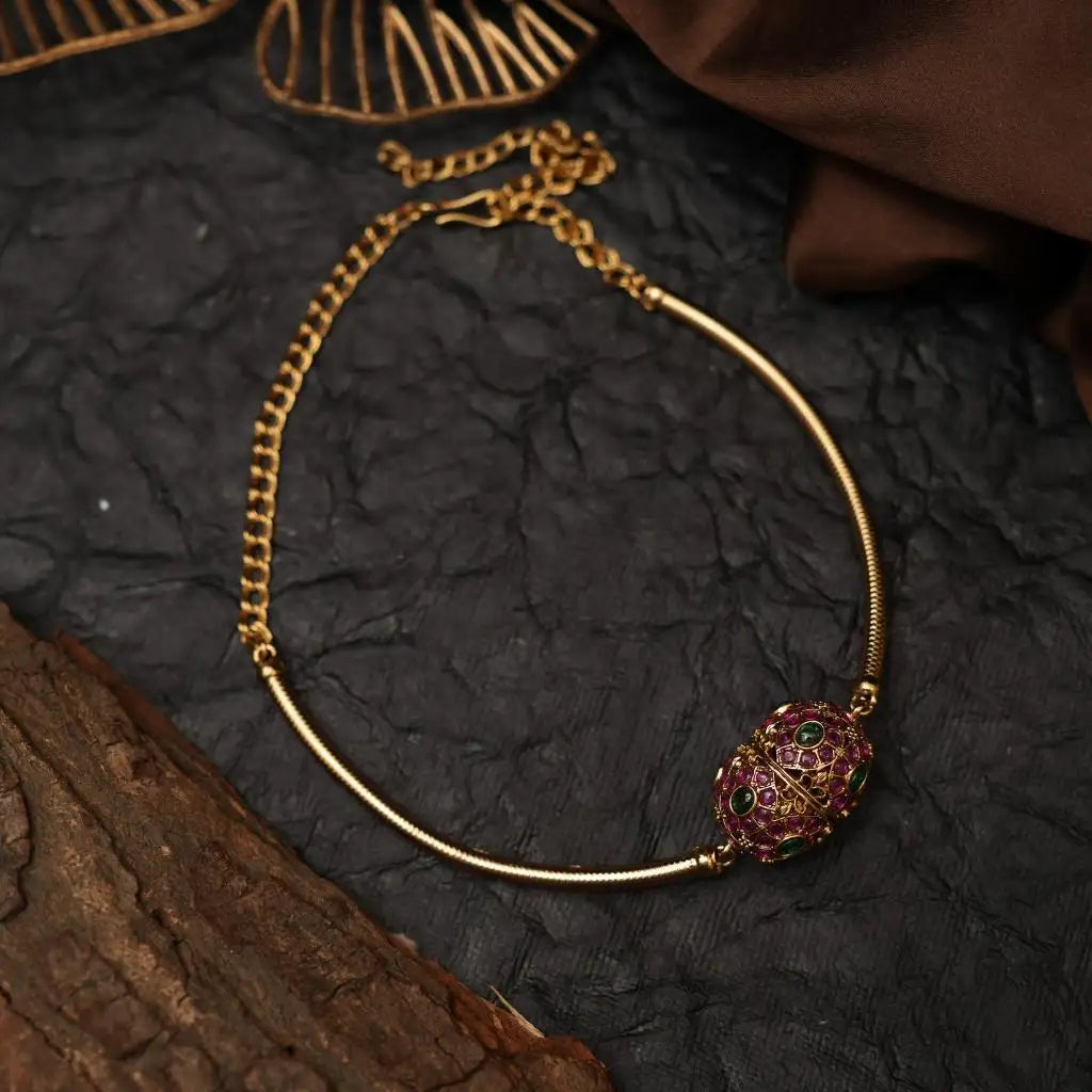 Nivriti Antique Hasli Necklace - Green