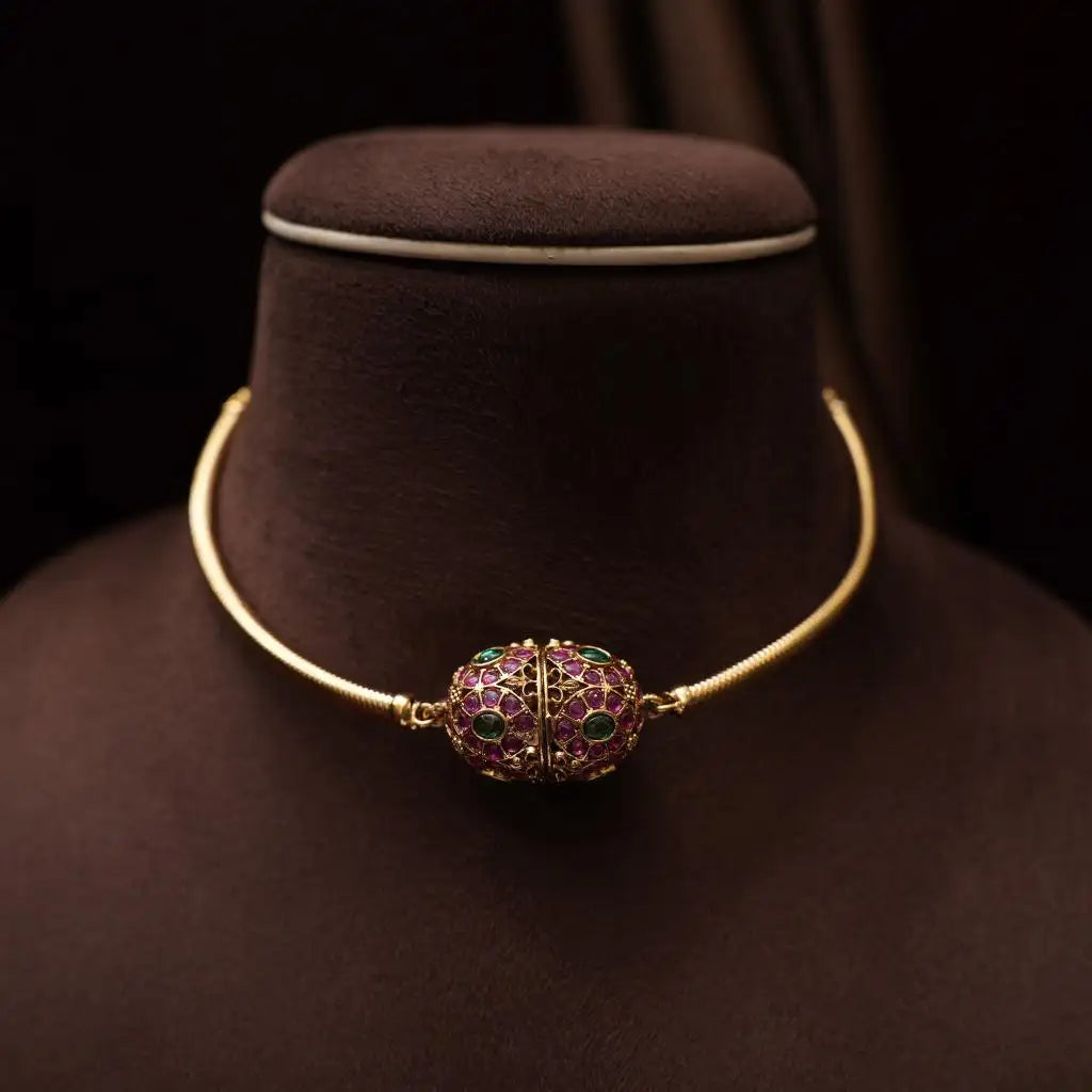 Nivriti Antique Hasli Necklace - Green