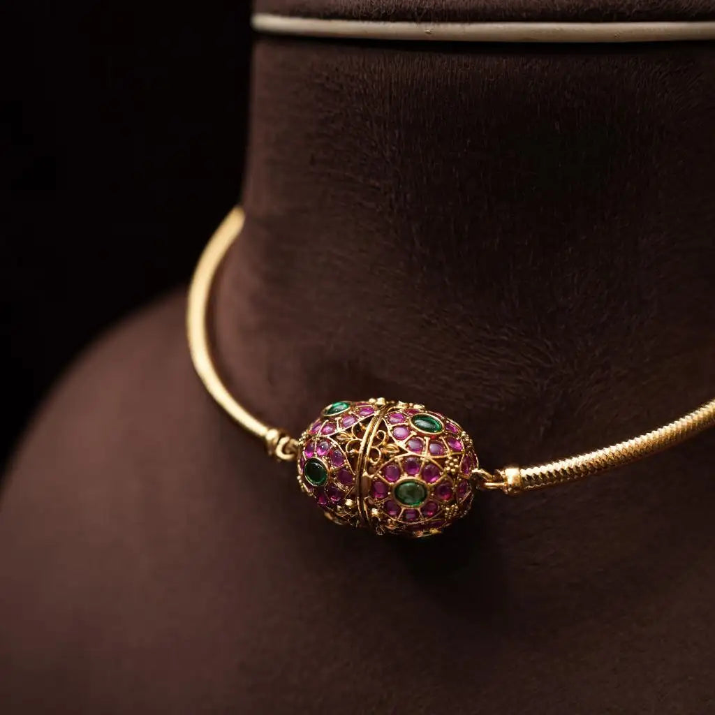 Nivriti Antique Hasli Necklace - Green