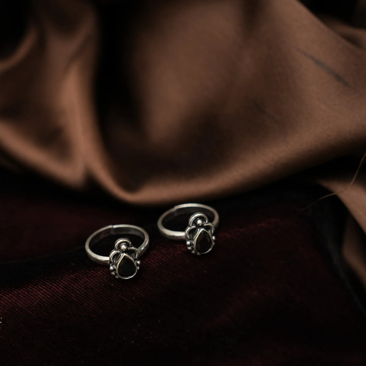 Padmana Silver Toe Ring - Black