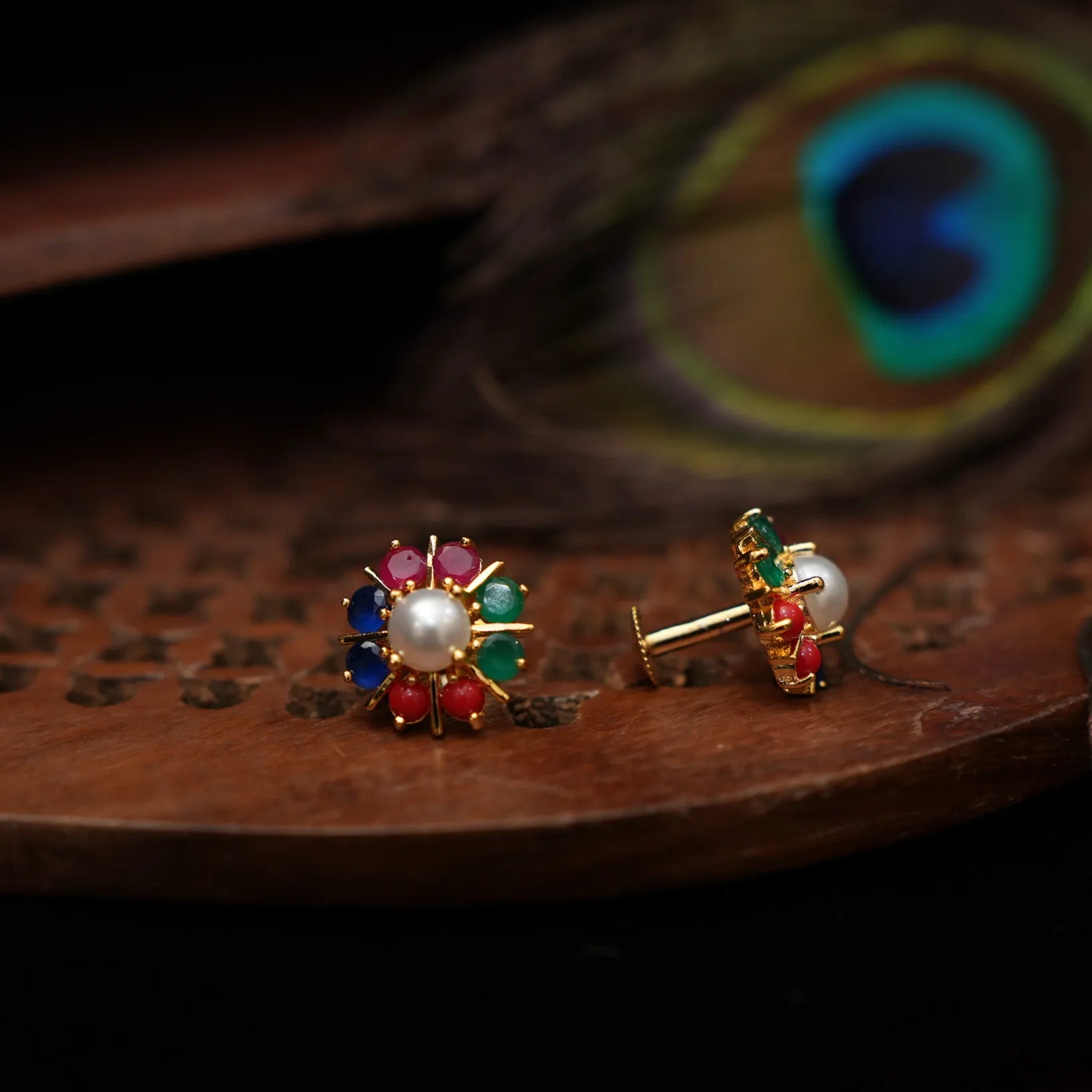 Pari Antique Ear Stud - Multicolor