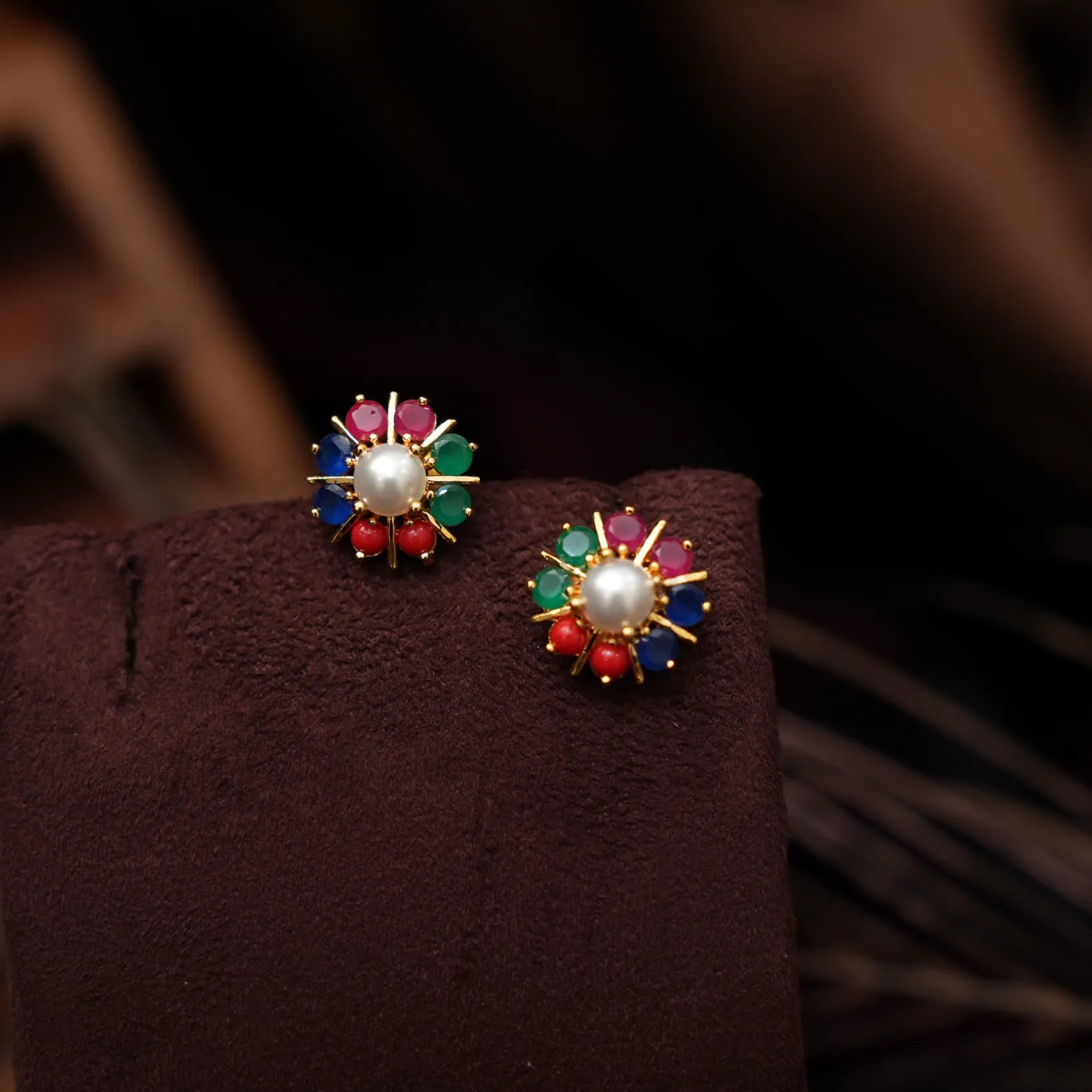 Pari Antique Ear Stud - Multicolor