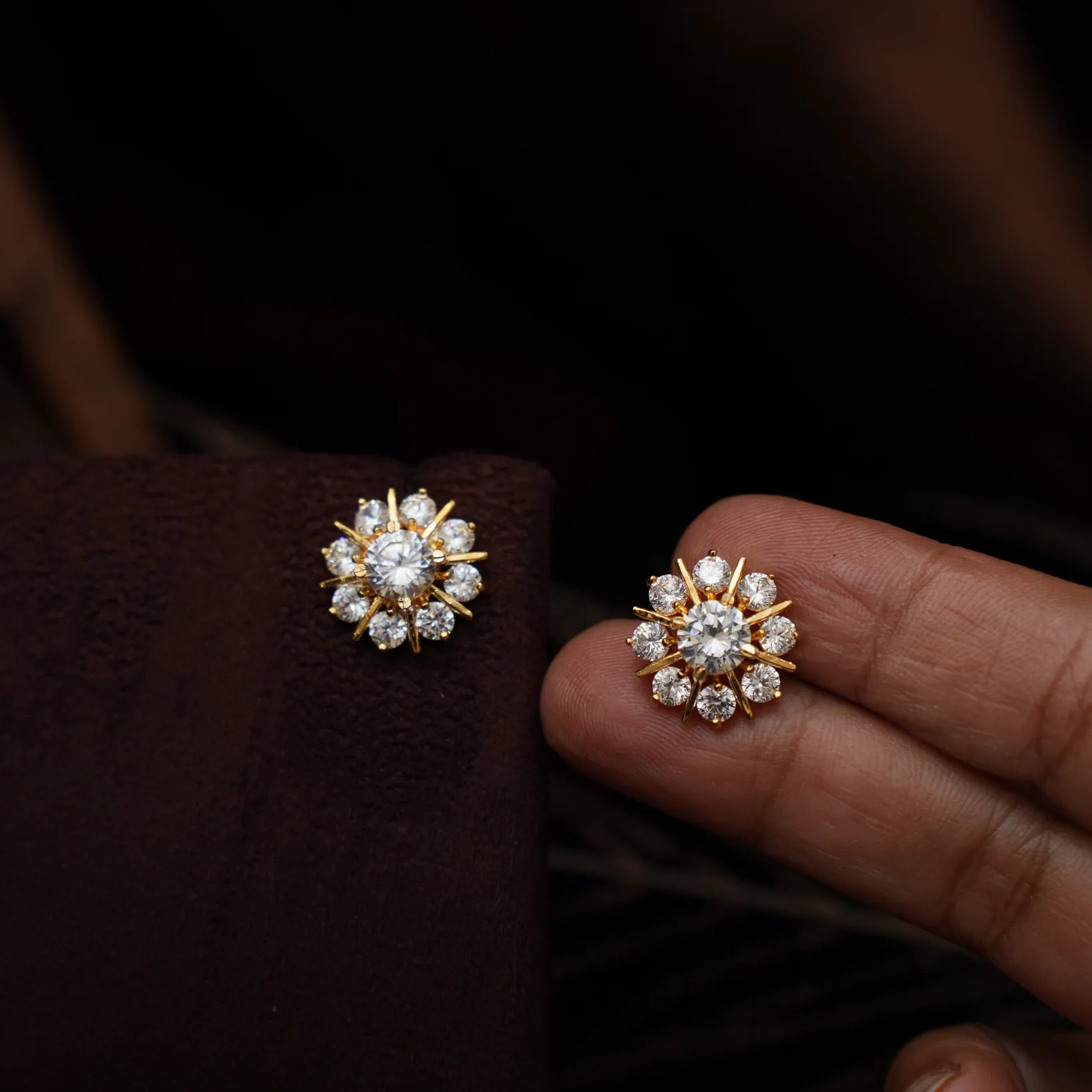 Pari Zircon Ear Stud