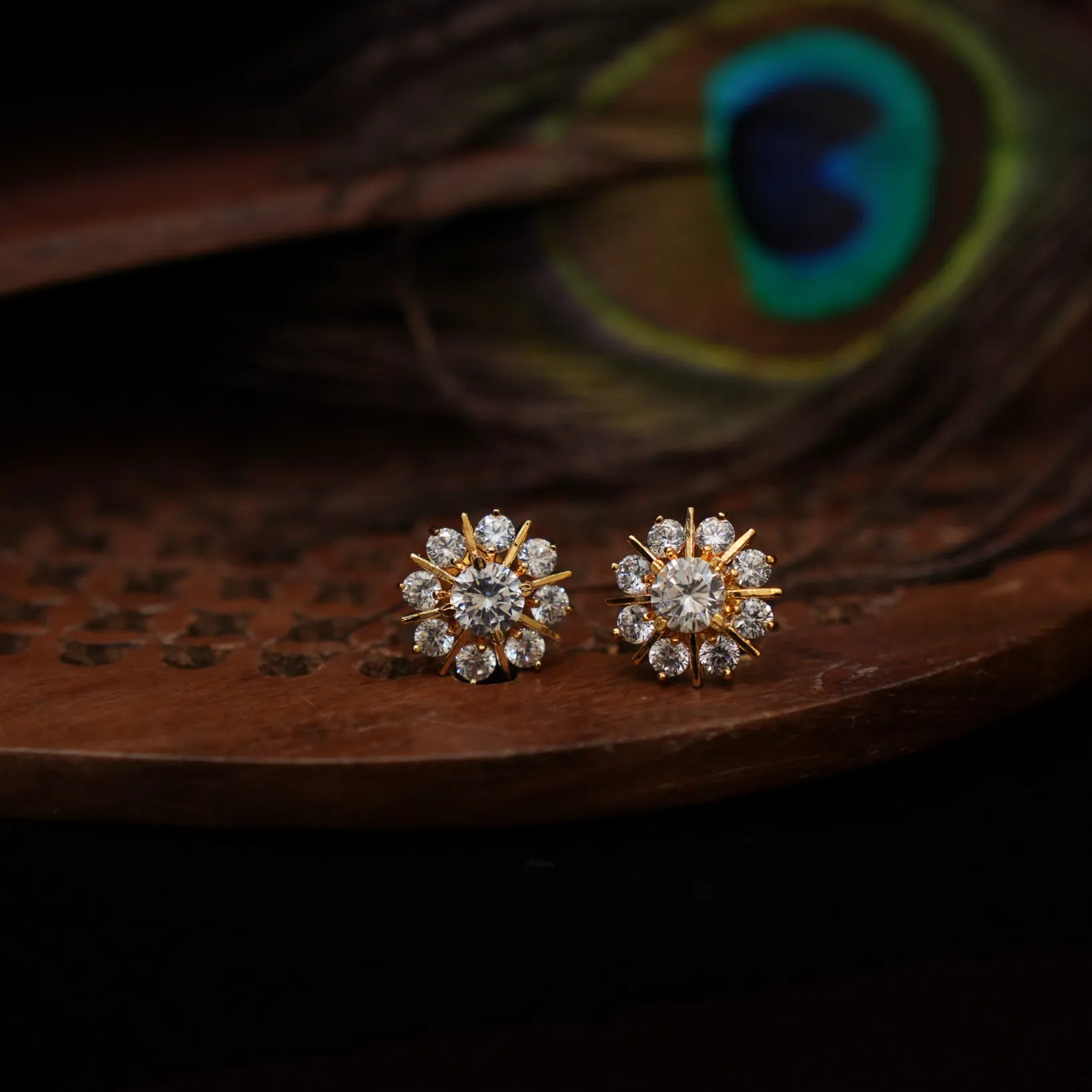 Pari Zircon Ear Stud