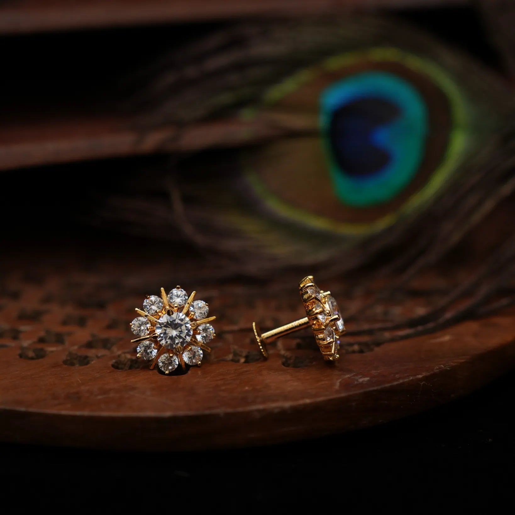 Pari Zircon Ear Stud